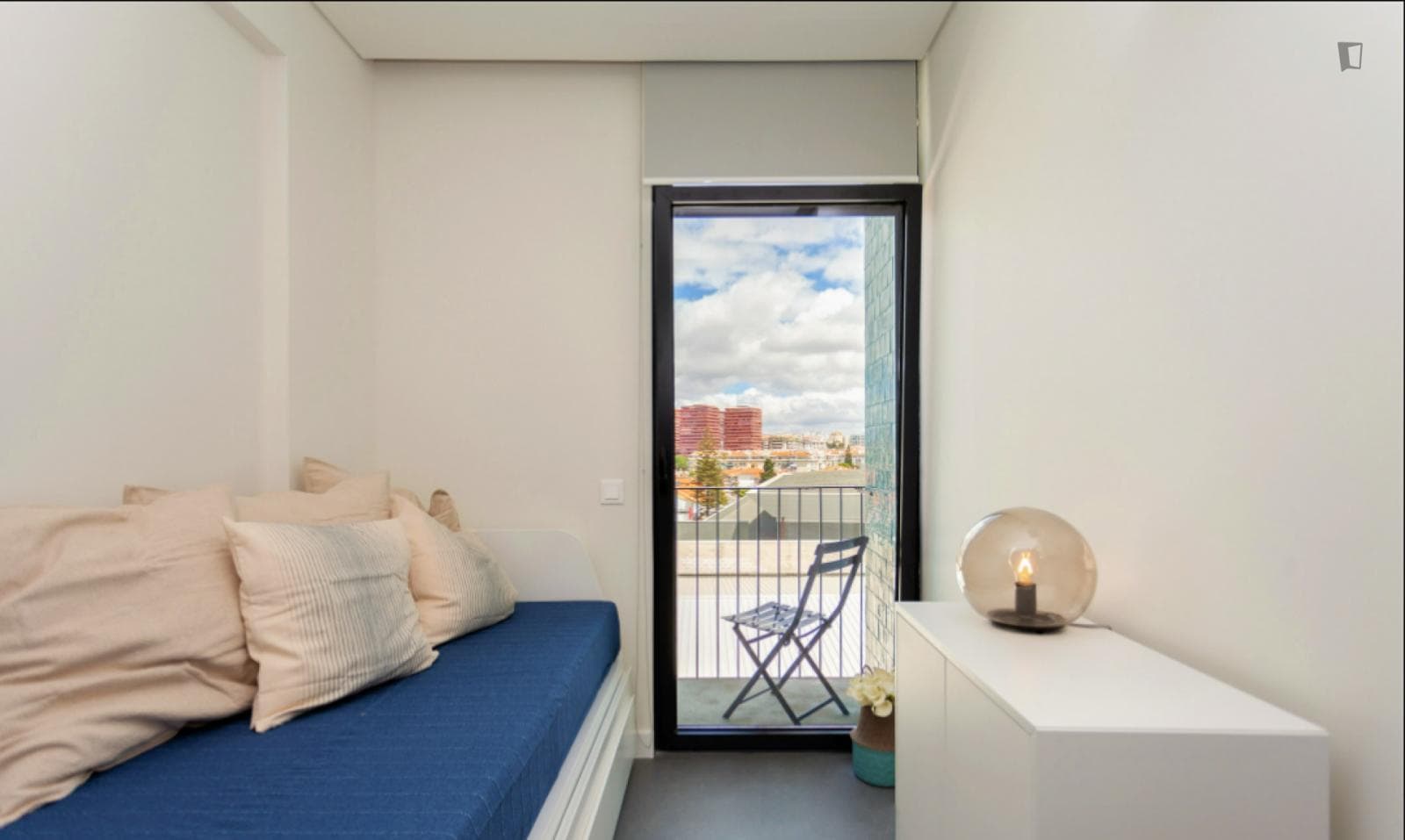 Snug studio close to the beaches of Carcavelos photo 1