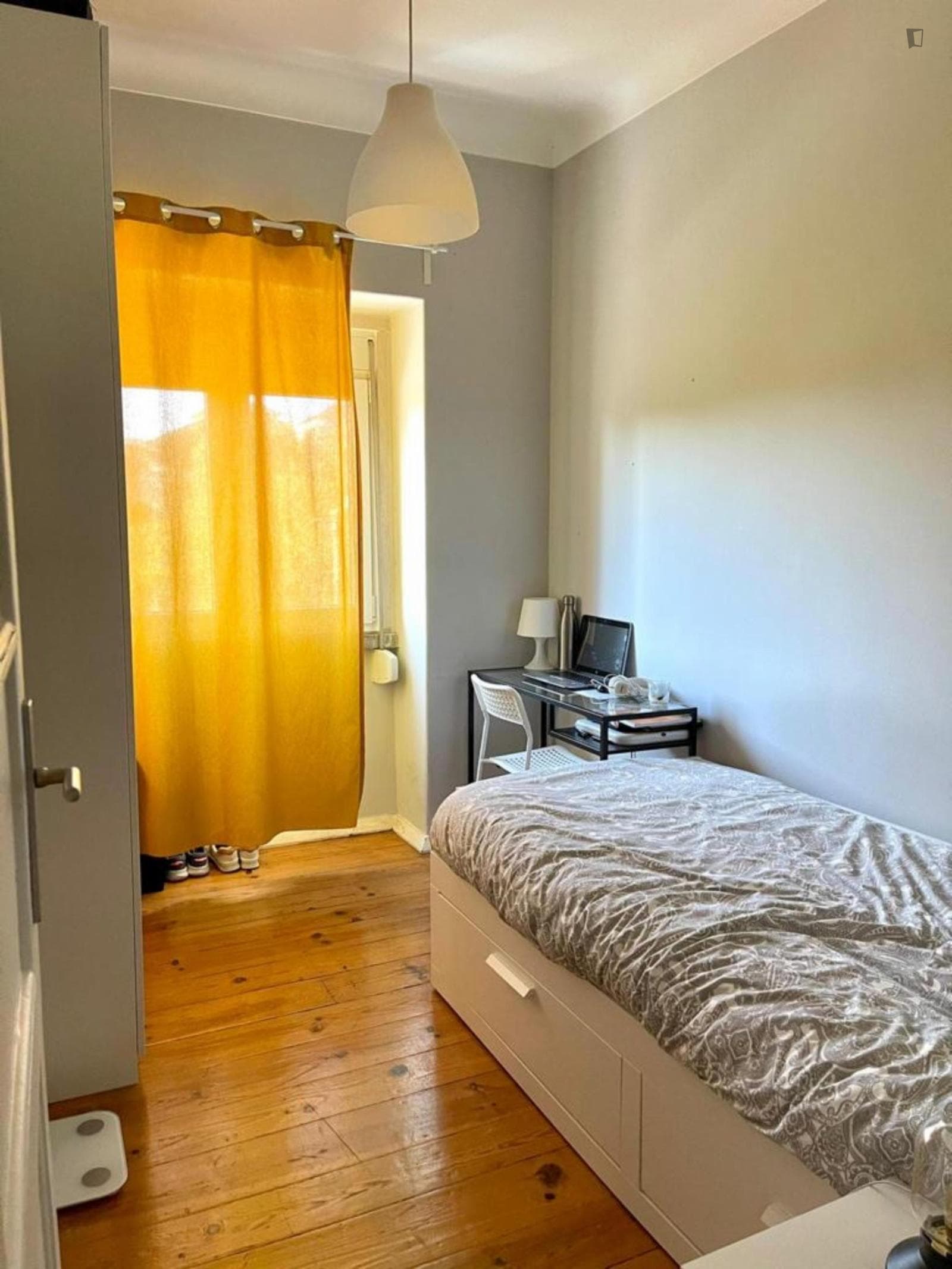 Room with Double Bed next to Alvalade metro station photo 1