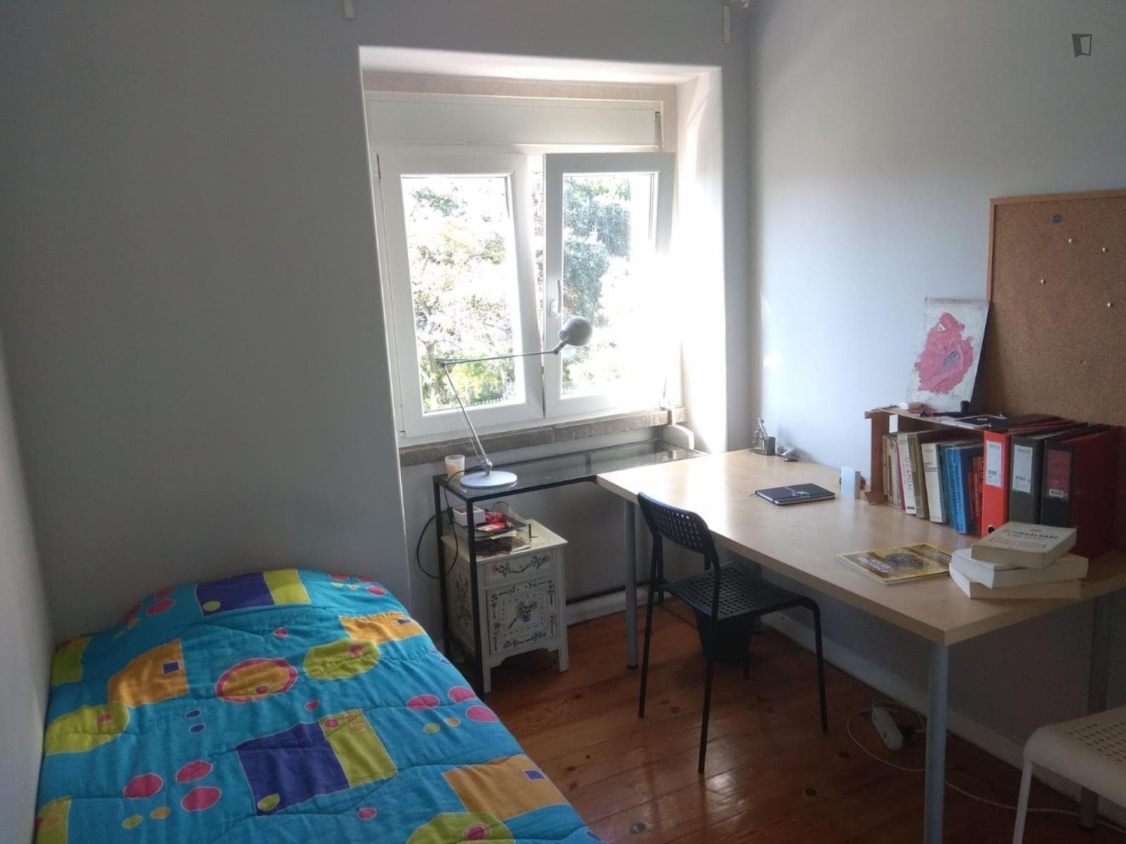 Bright Room with Double Bed in a 5-bedroom Apartment photo 1