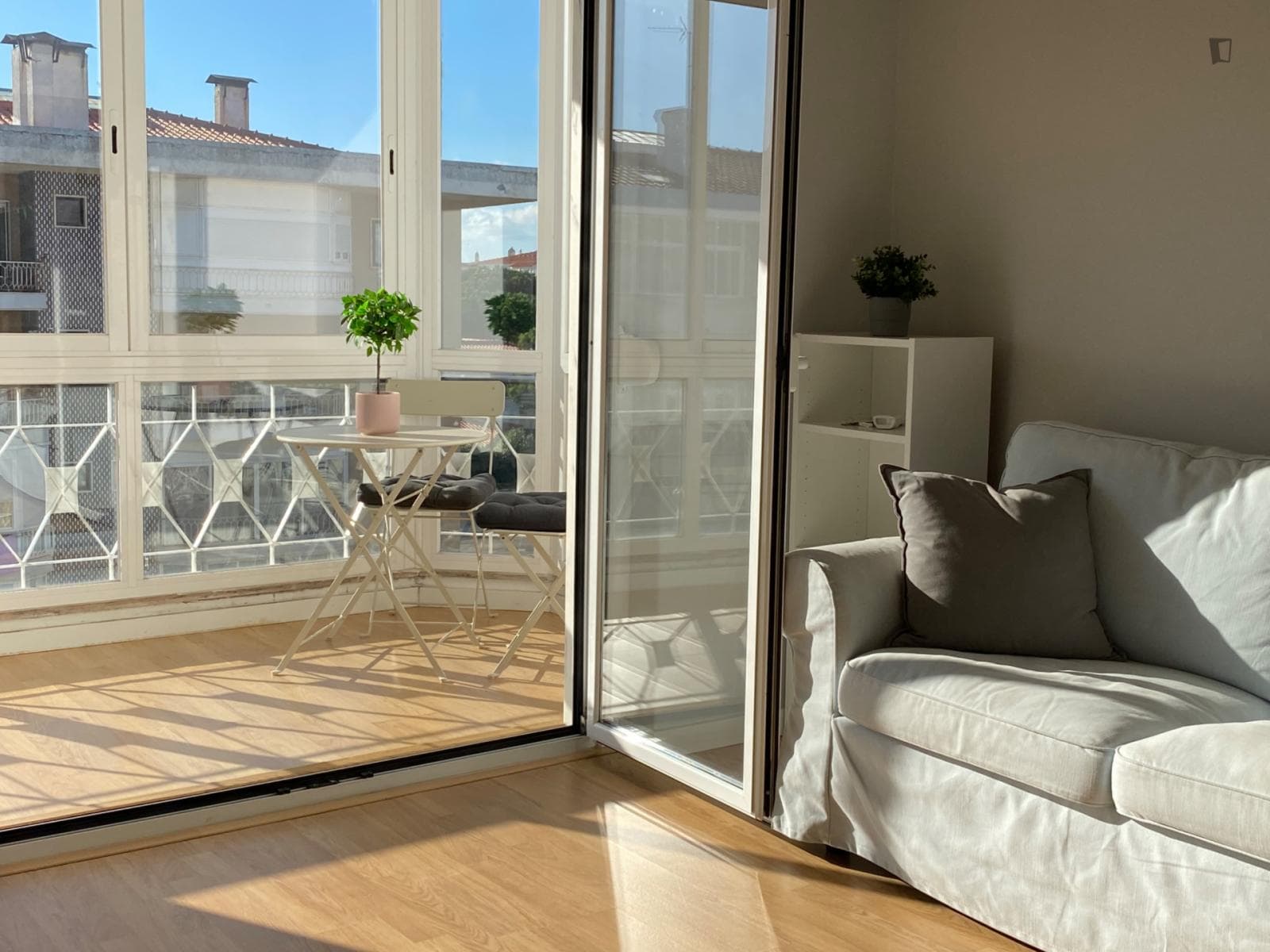 Bright double bedroom with a balcony photo 1