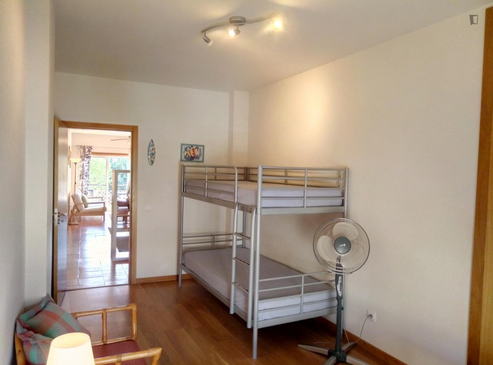 Welcoming 2-bedroom apartment with garden and pool photo 1