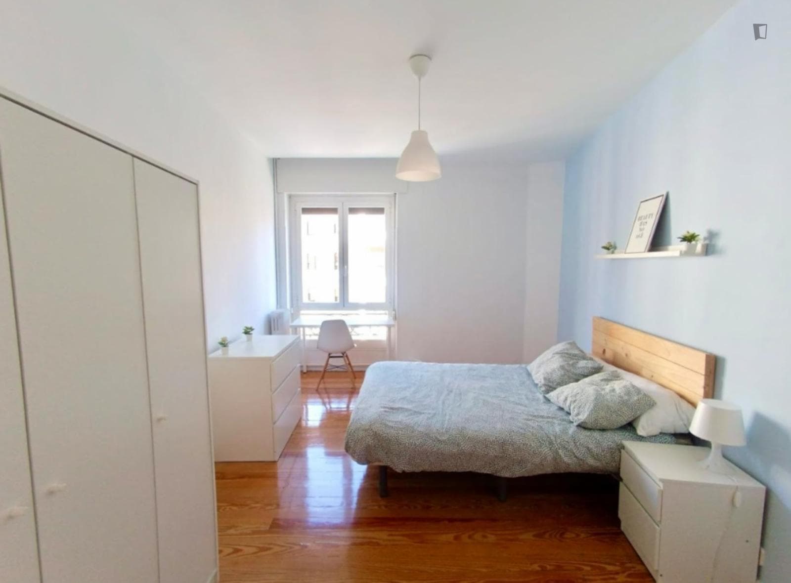 Interesting double bedroom in Ensanche/Zabalgunea photo 1