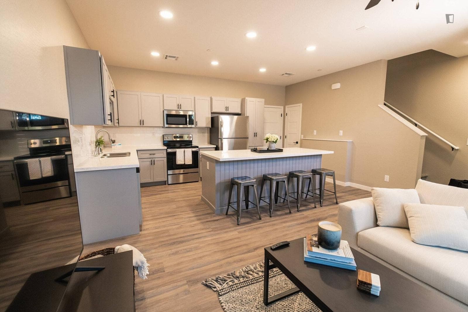 Homely double ensuite bedroom close to Arizona State University photo 1