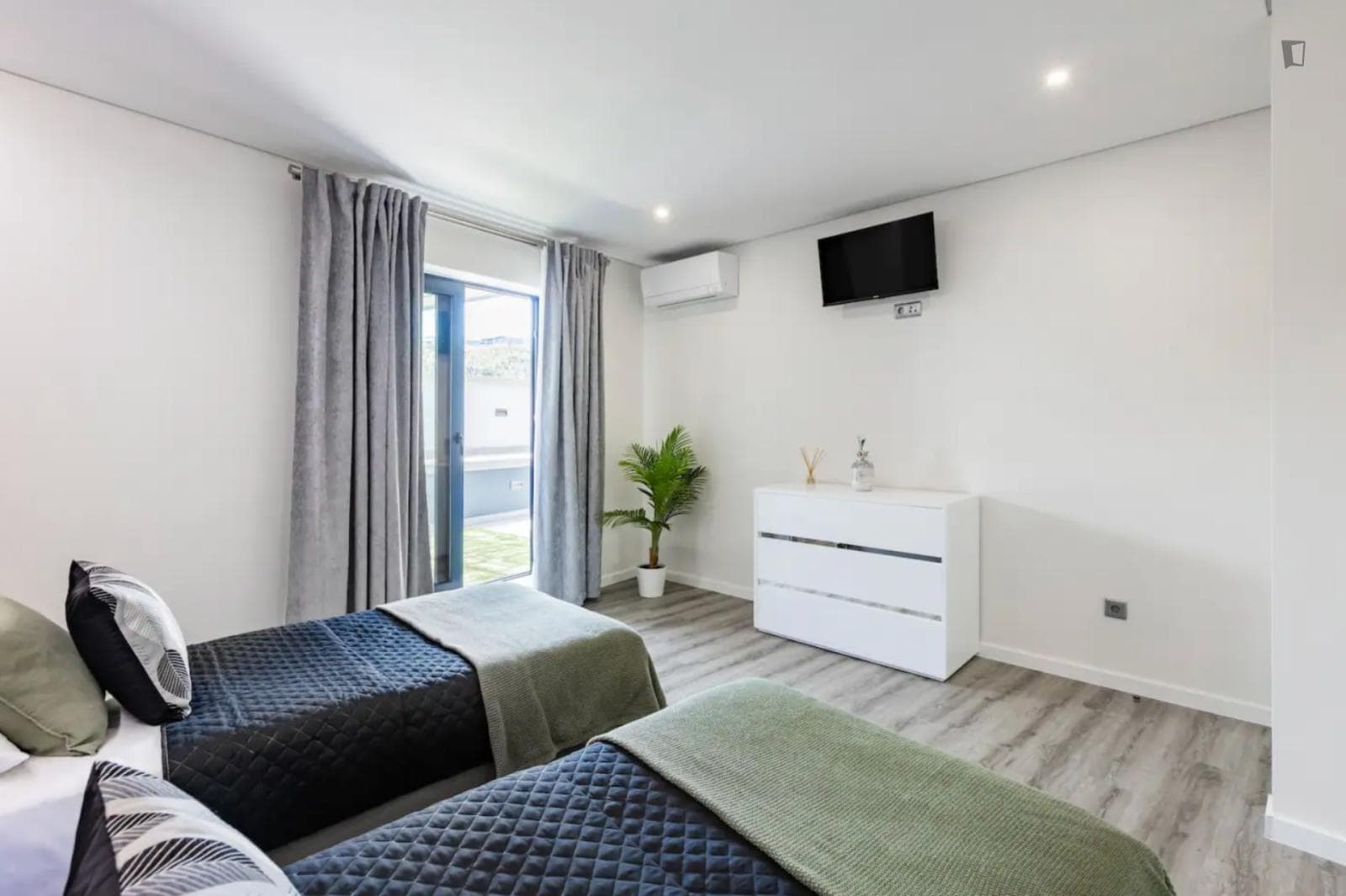 Awesome 2-bedrooms apartment in Massarelos photo 1