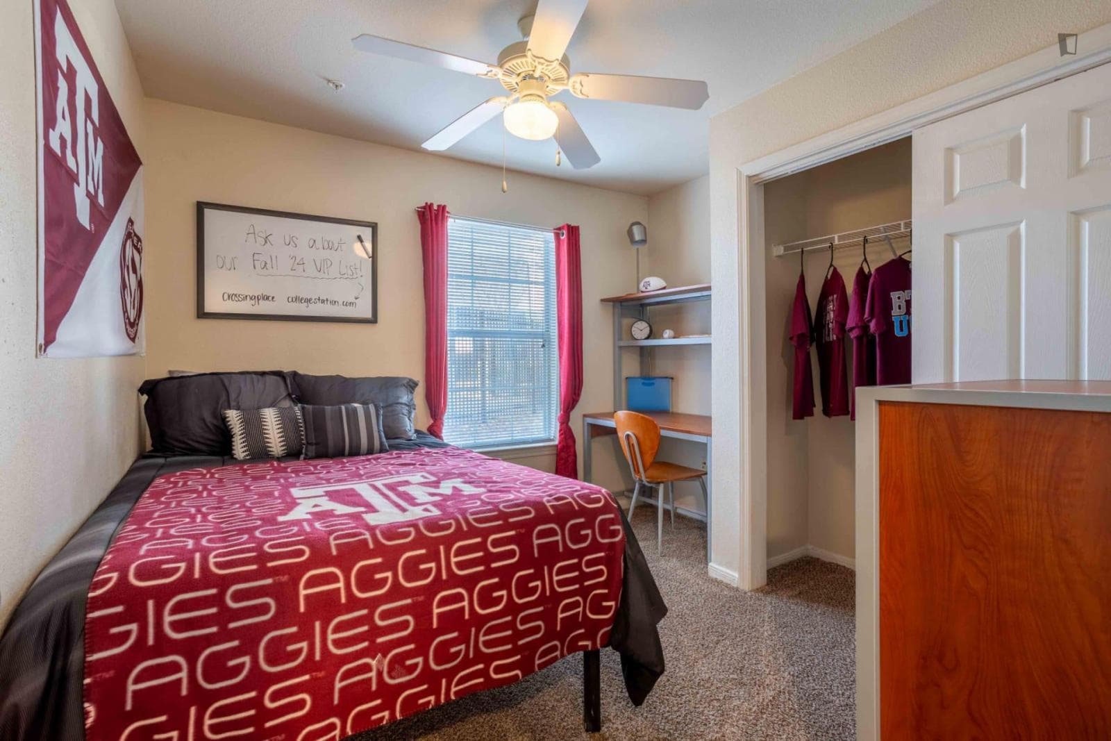 Very comfy double bedroom in College Station photo 1