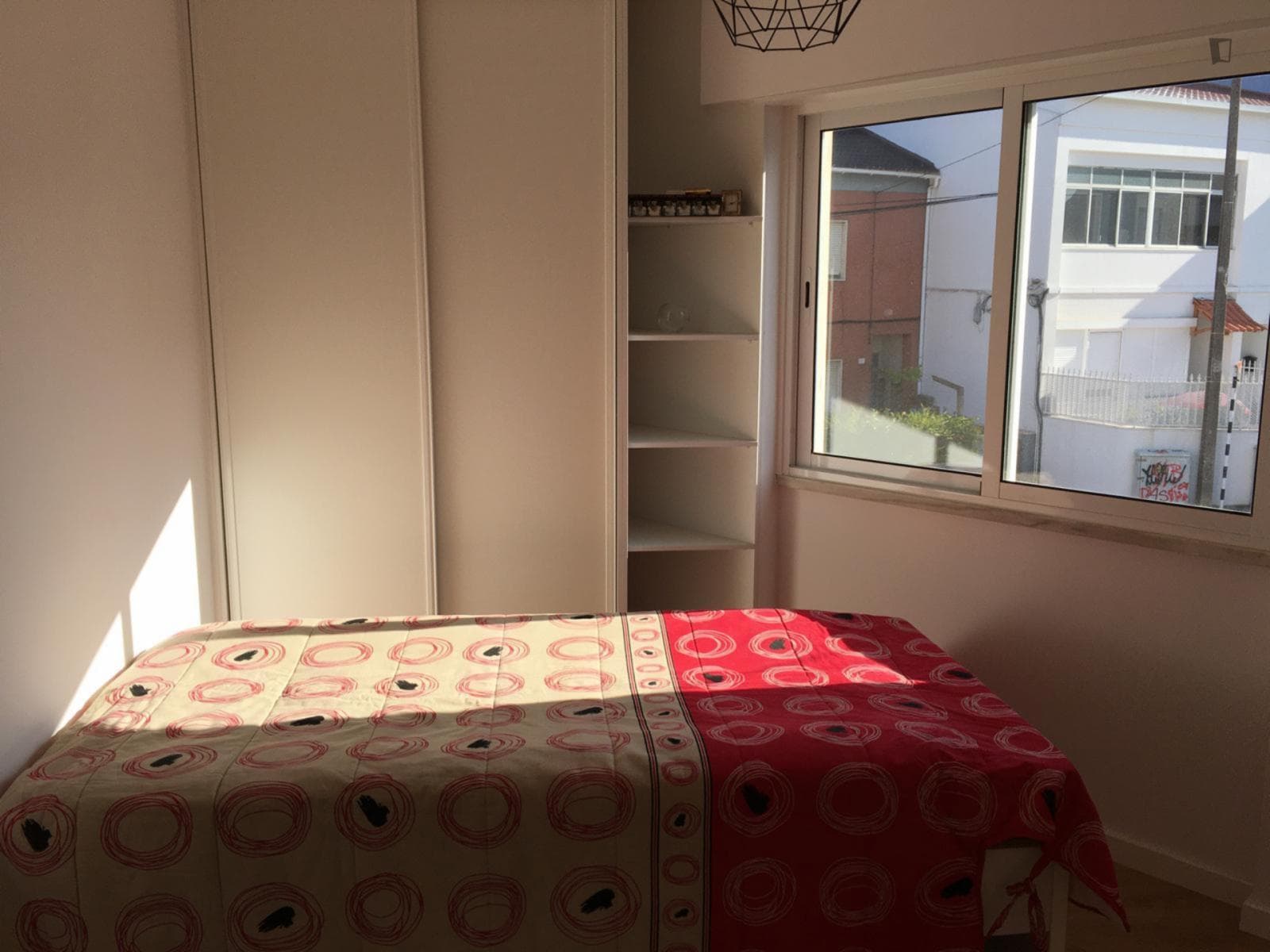 Very nice single bedroom in a 3-bedroom house photo 1