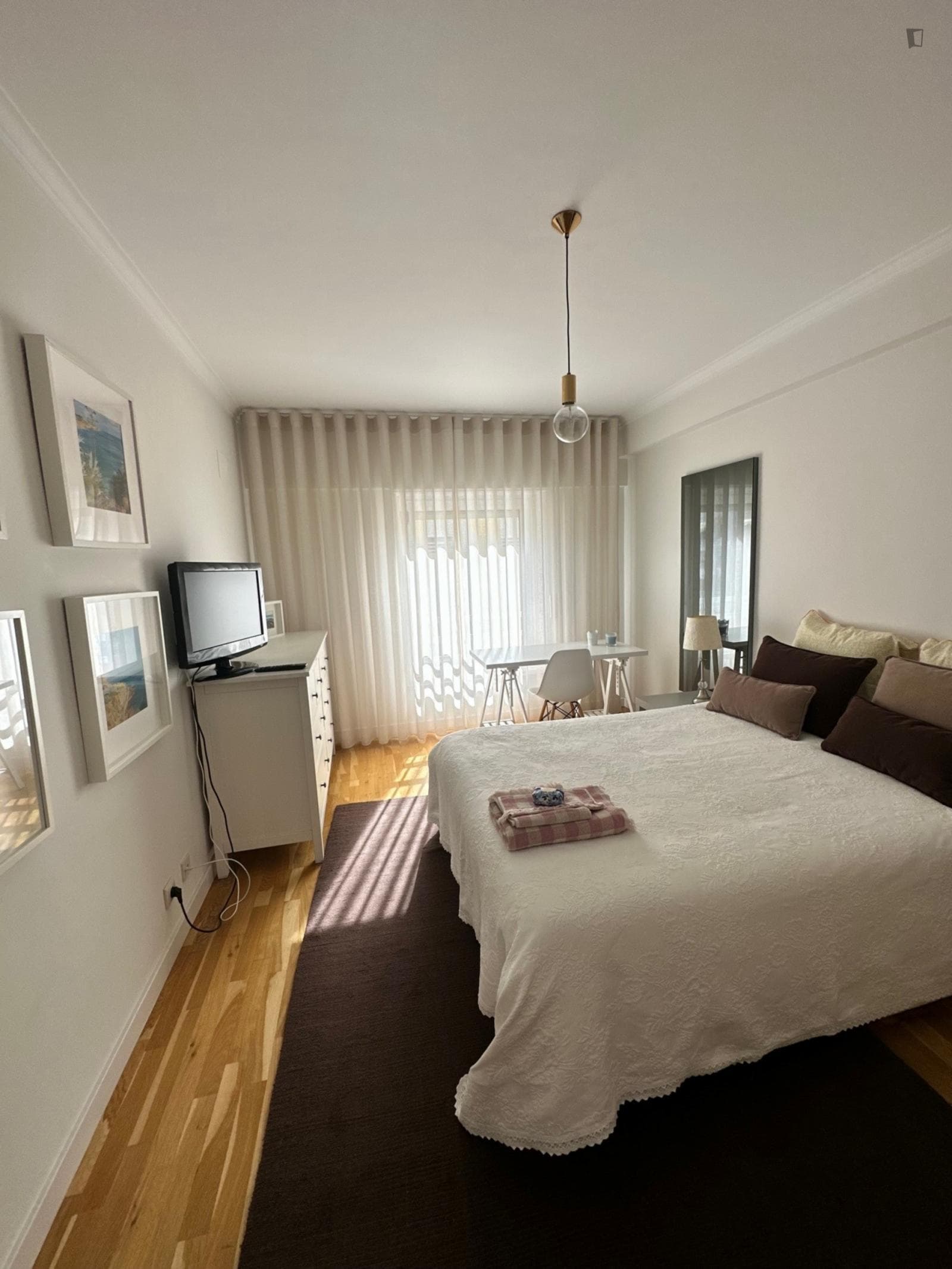 Lovely double bedroom with a private bathroom in S.Pedro do Estoril photo 1
