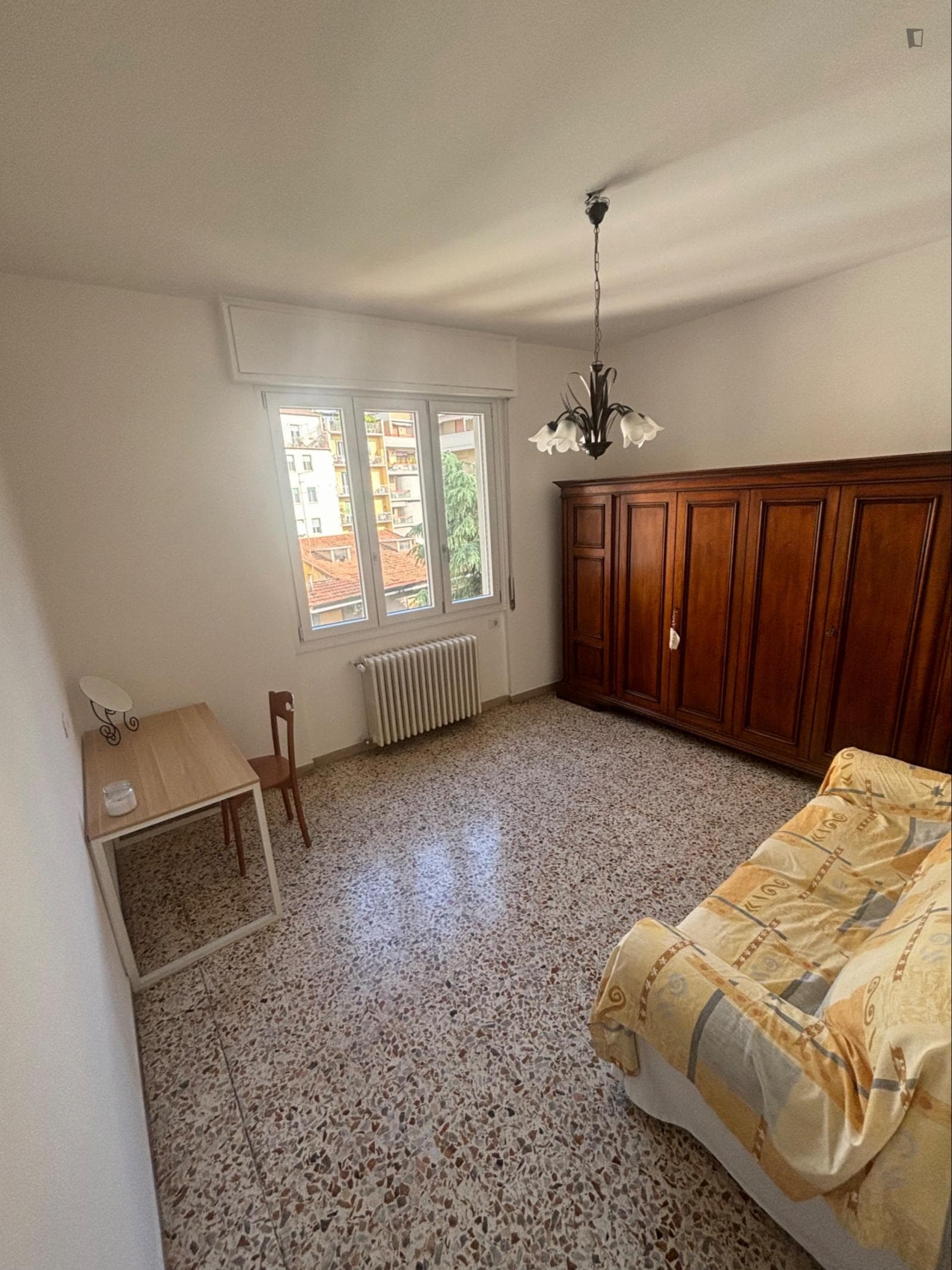 Single bedroom in shared apartment photo 1