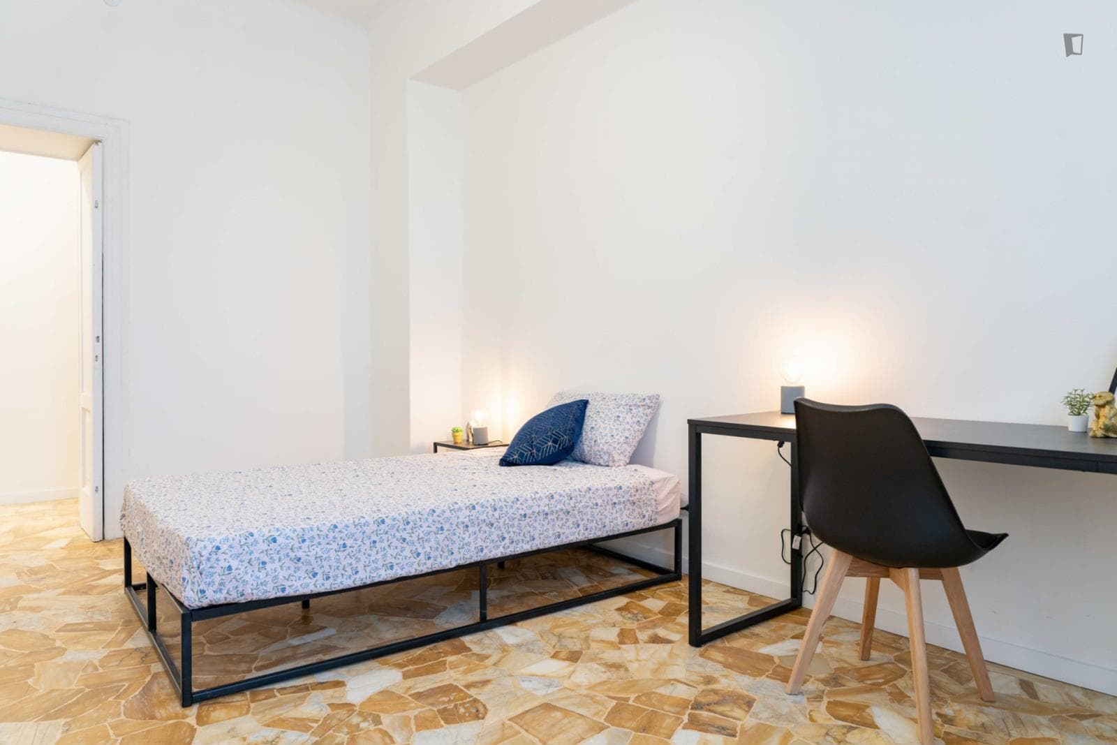 Neat single ensuite bedroom in Città Studi photo 1
