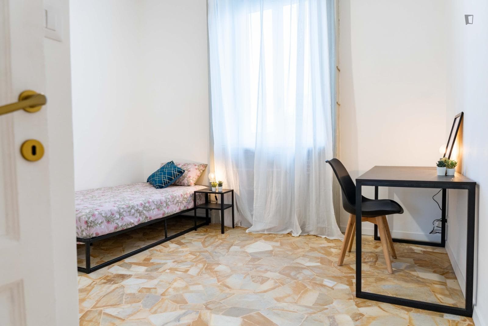 Welcoming single bedroom in Città Studi photo 1