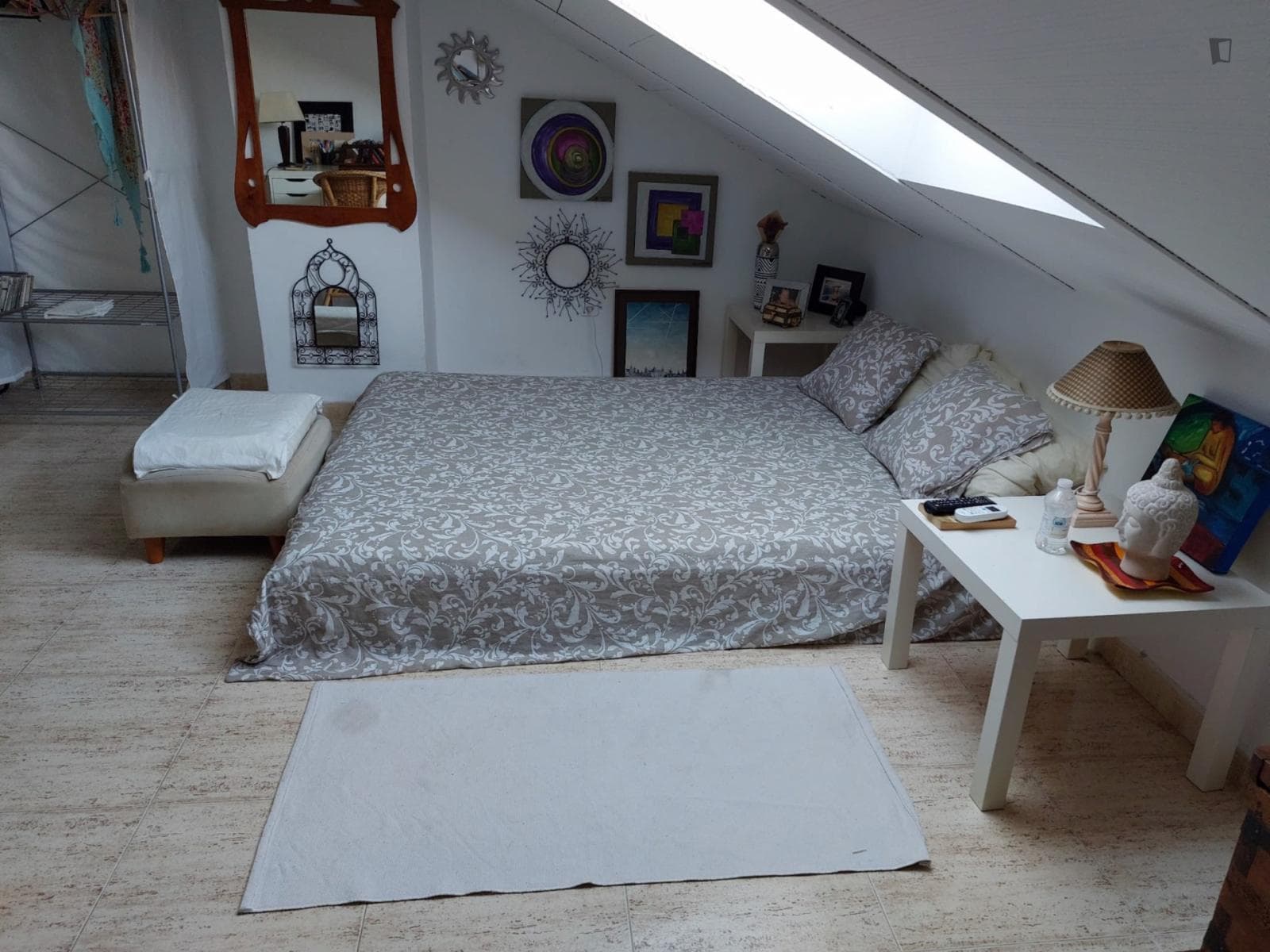 Spacious attic bedroom with air conditioning in house close to the University of Murcia photo 1