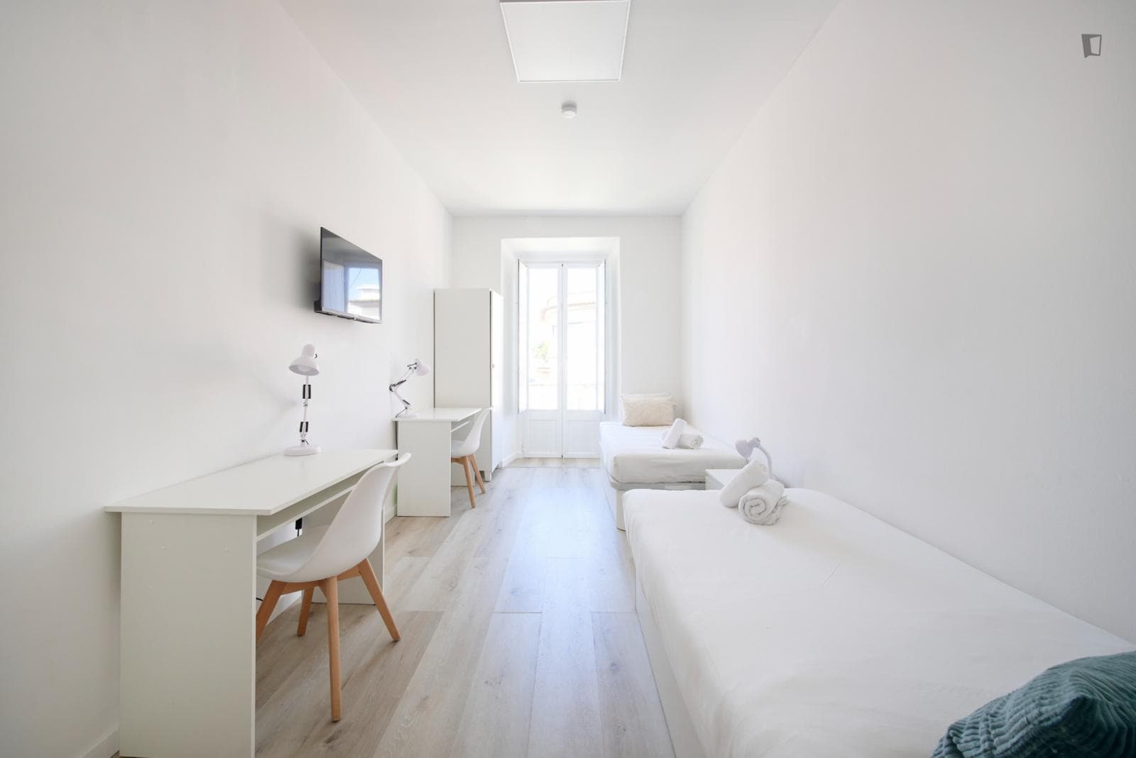 Cute Twin Bedroom in Arroios Neighborhood photo 1