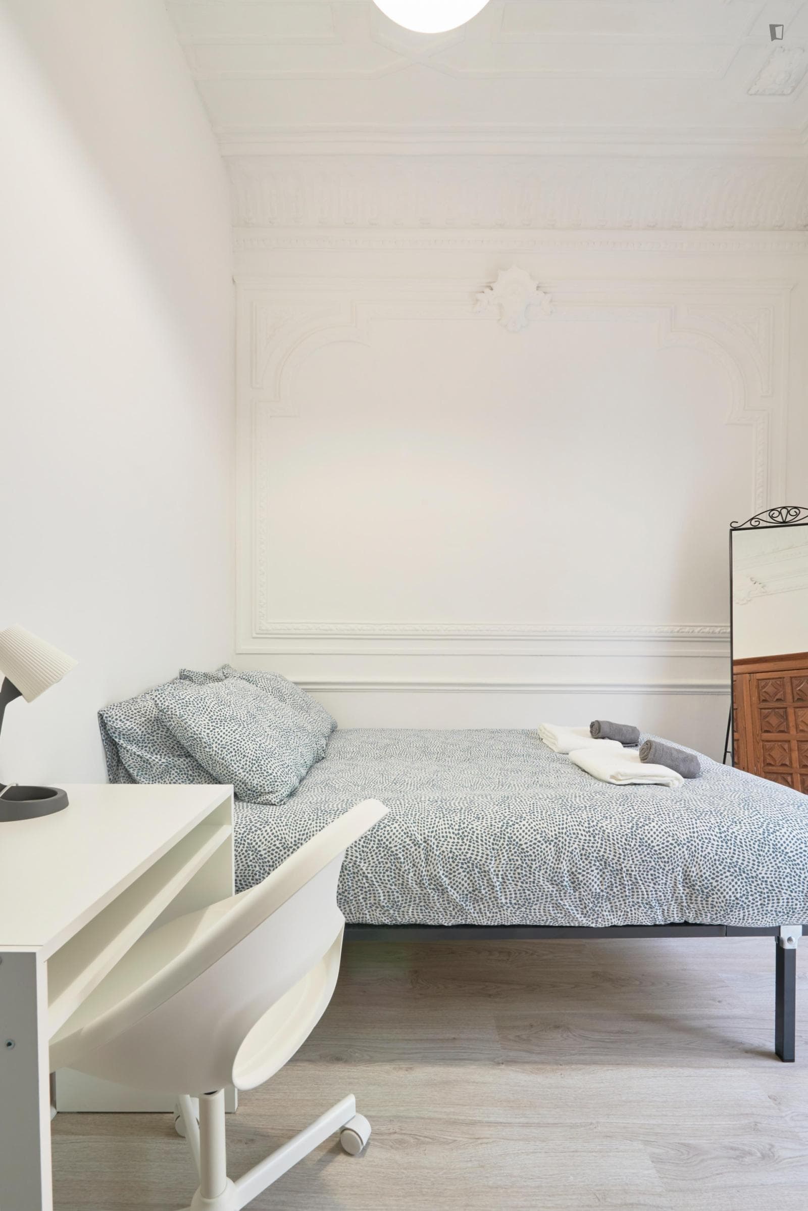 Neat double bedroom not far from Mercado de Arroios photo 1
