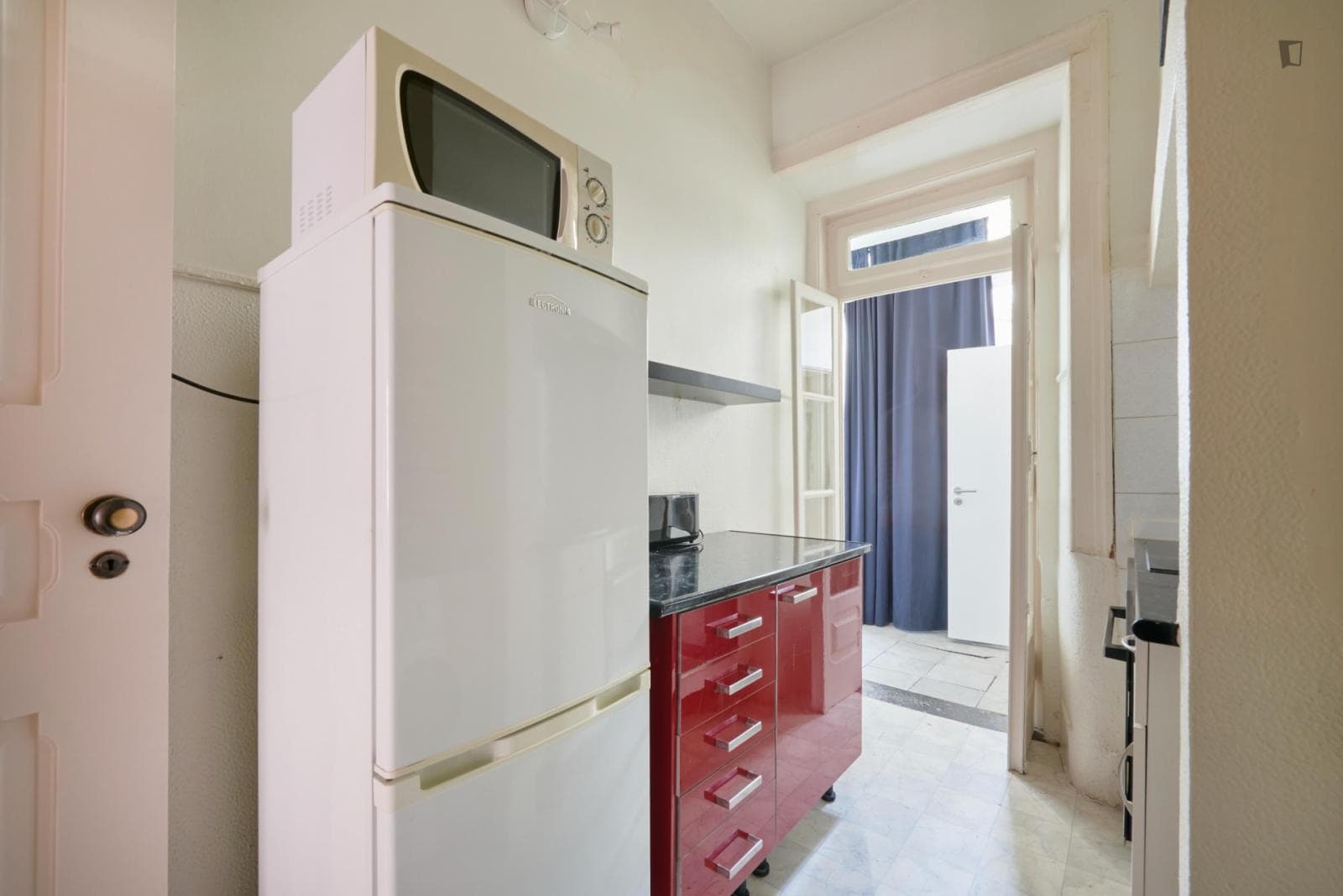Big double bedroom in Arroios photo 1