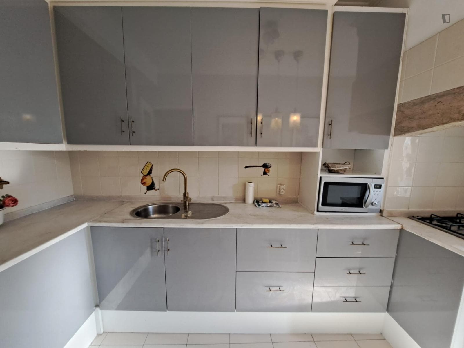 Snug Twin Bedroom Not Far From Arroios Metro Station photo 1