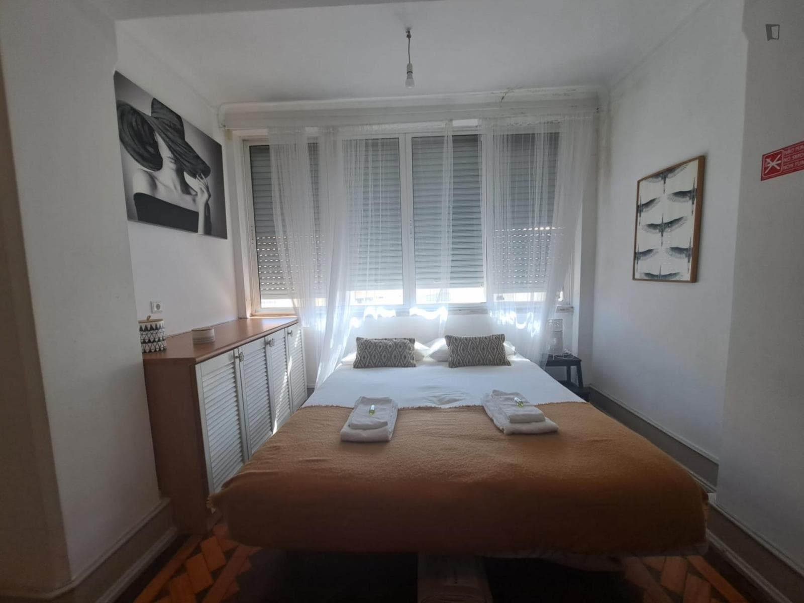 Inviting Double Ensuite Bedroom In Arroios photo 1