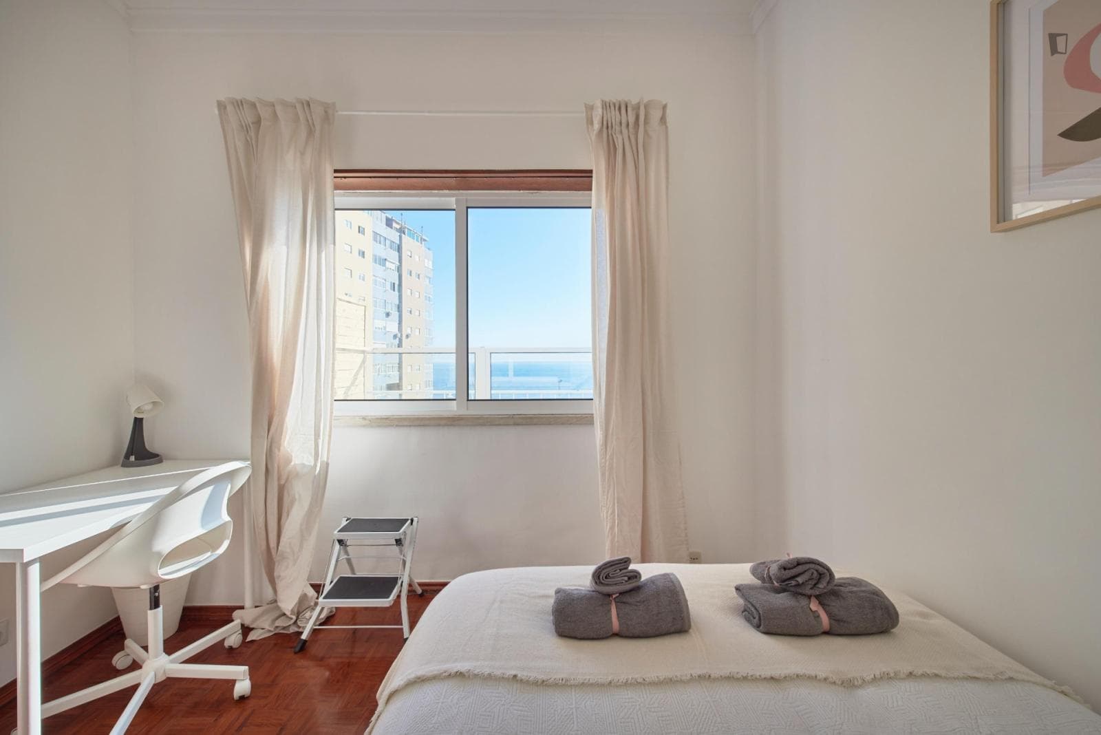 Appealing Double Bedroom In Proximity To Cacilhas Ferry Station photo 1