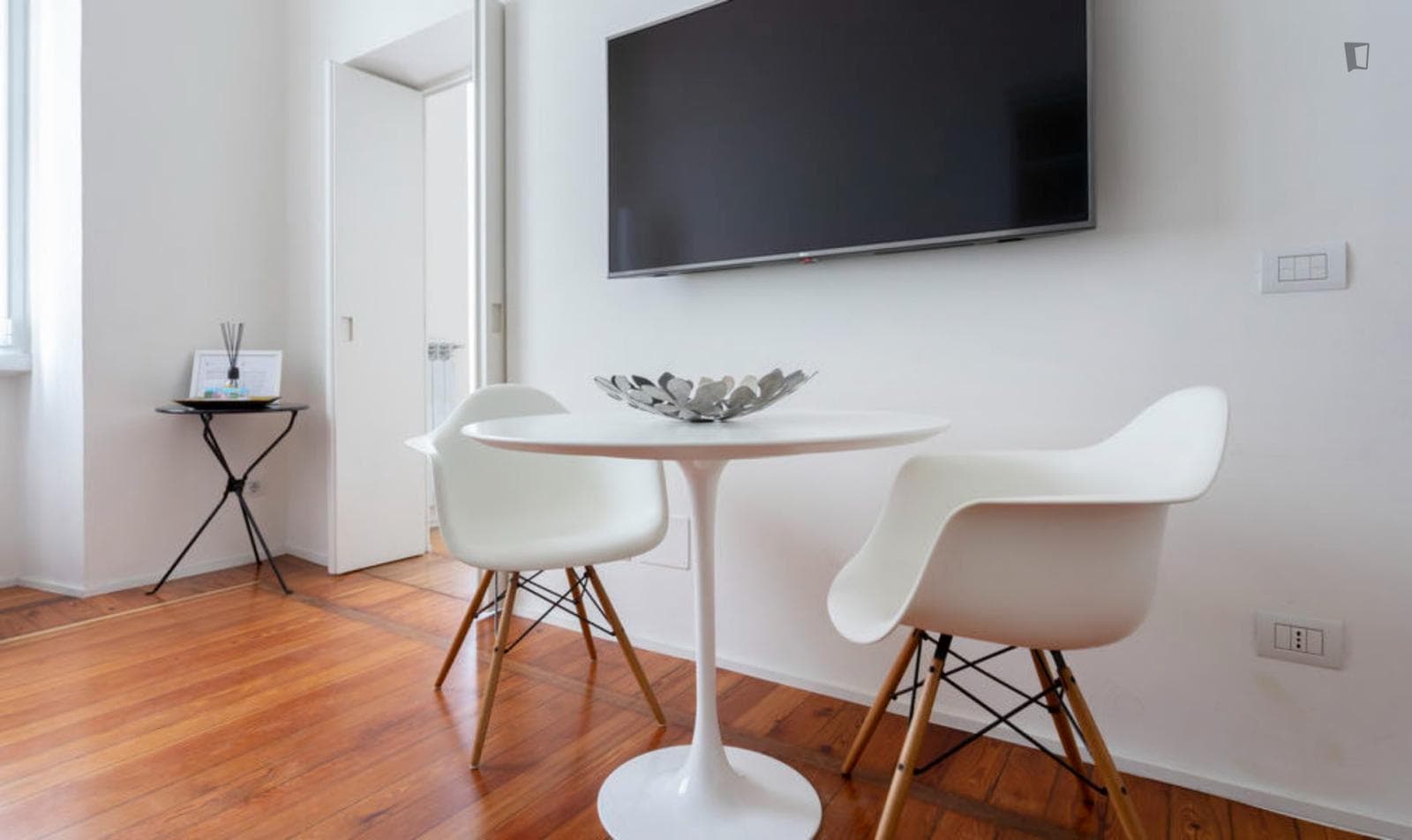 Appealing 1-bedroom apartment near Parco Sempione  photo 1