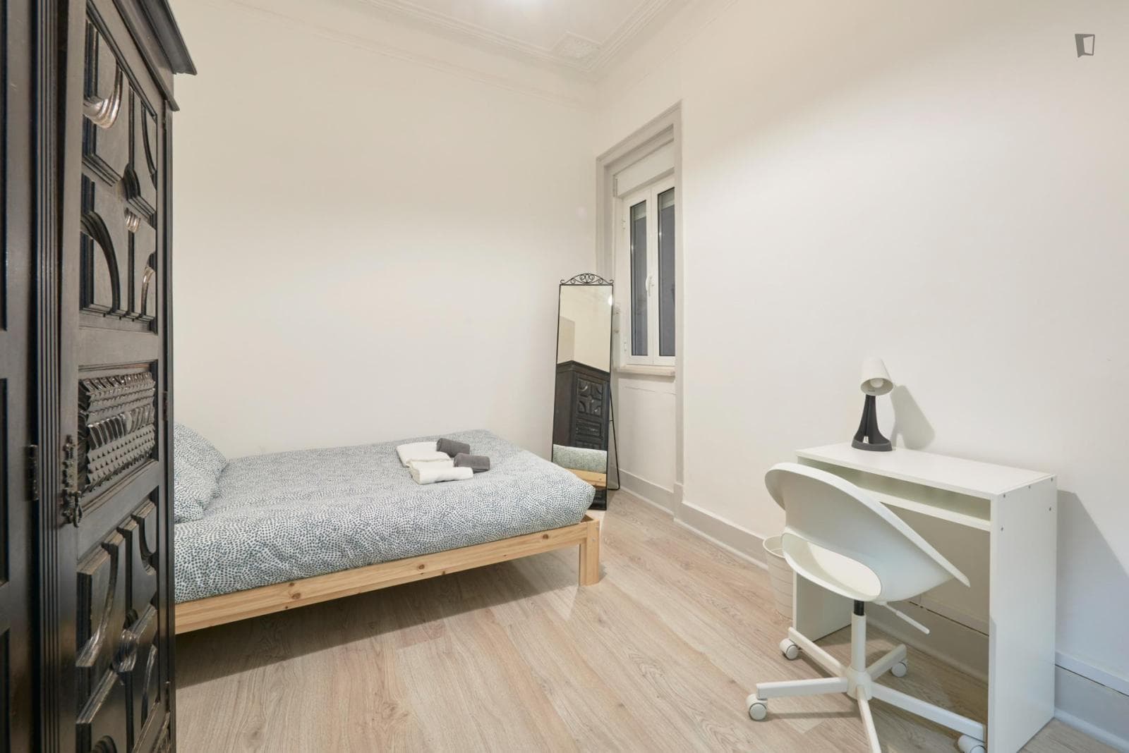 Appealing double bedroom not far from Instituto Superior Técnico photo 1