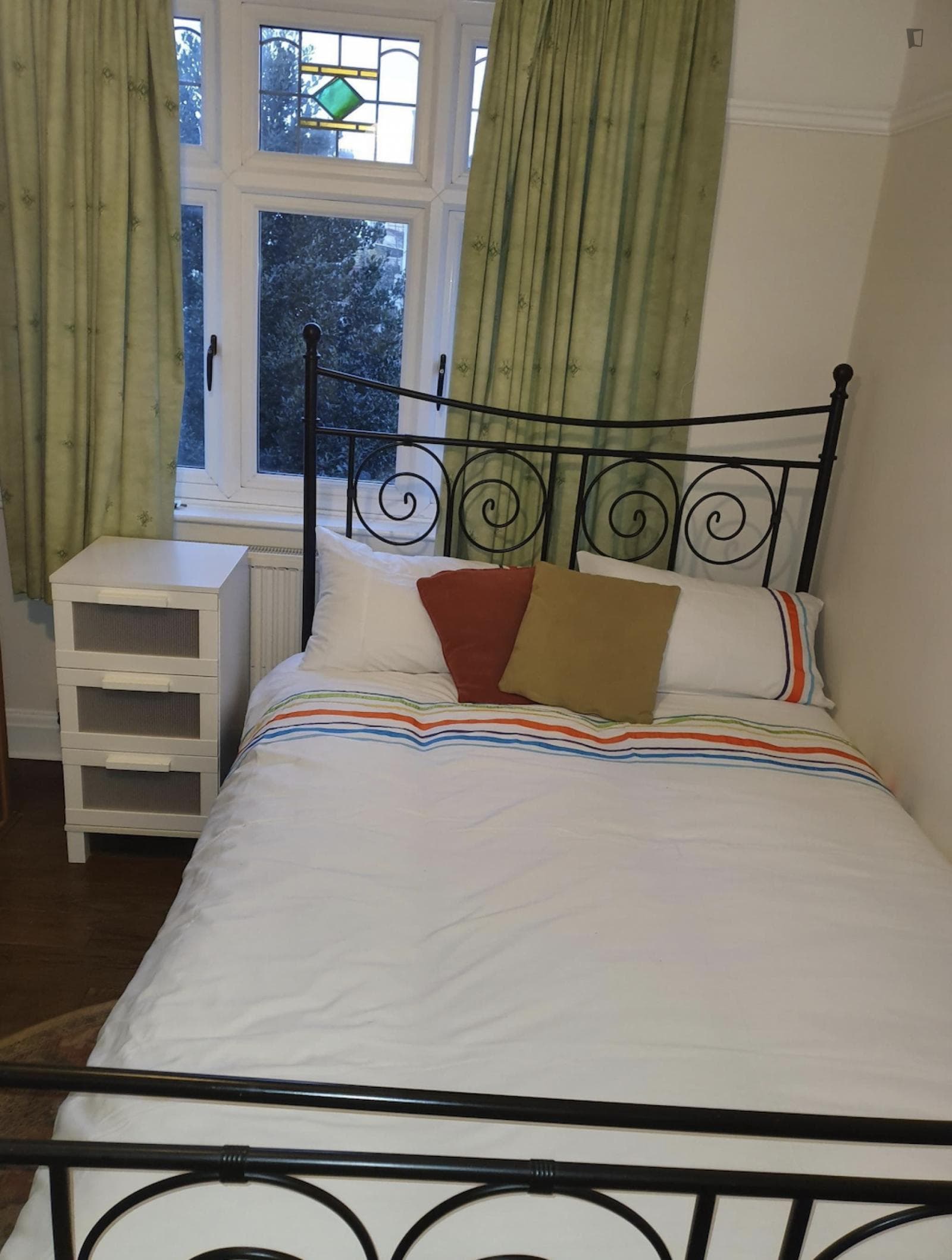 Comfy double bedroom in Harrow - Bedroom 1 photo 1