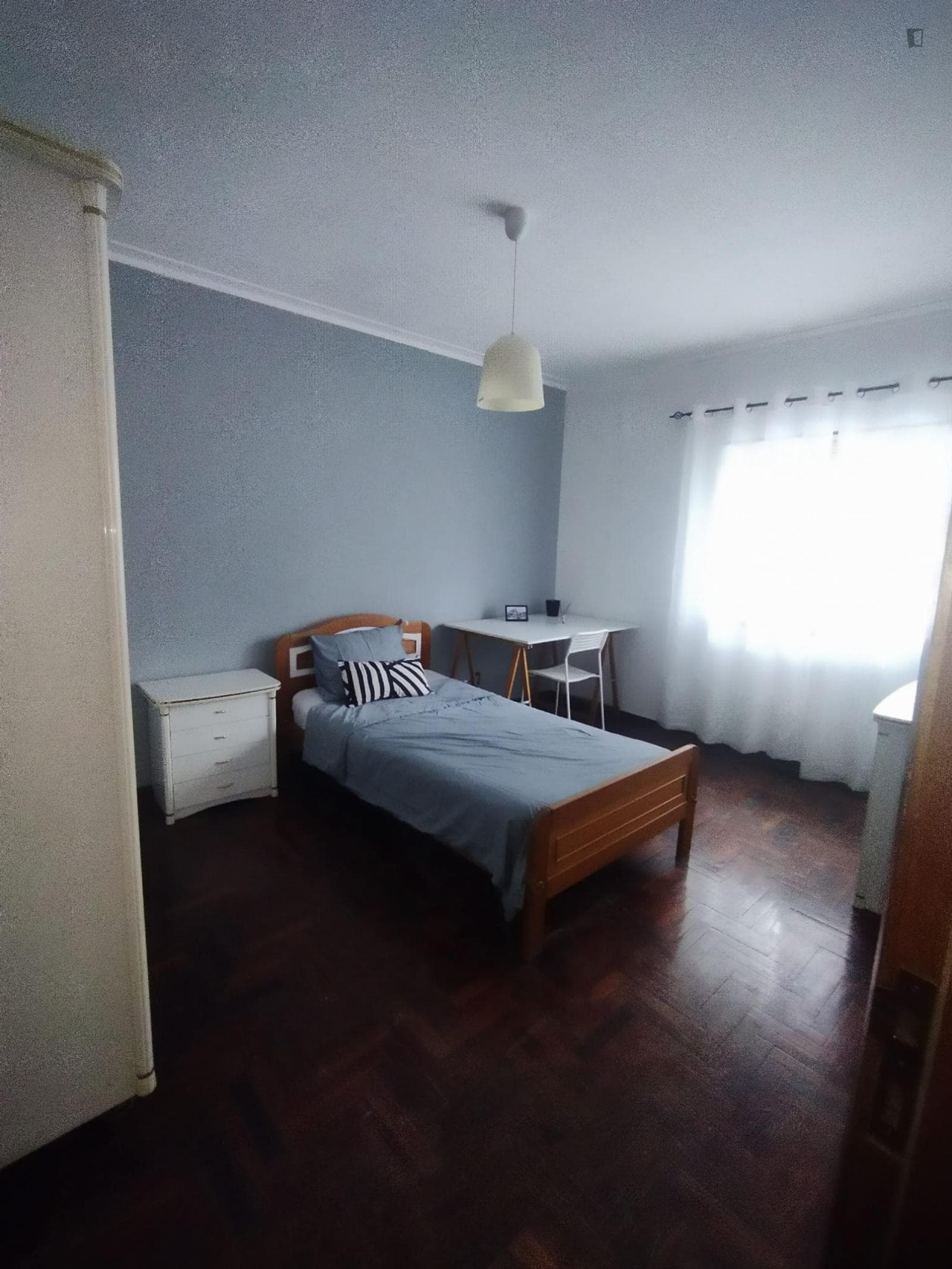 Single bedroom in 5-bedroom apartment photo 1