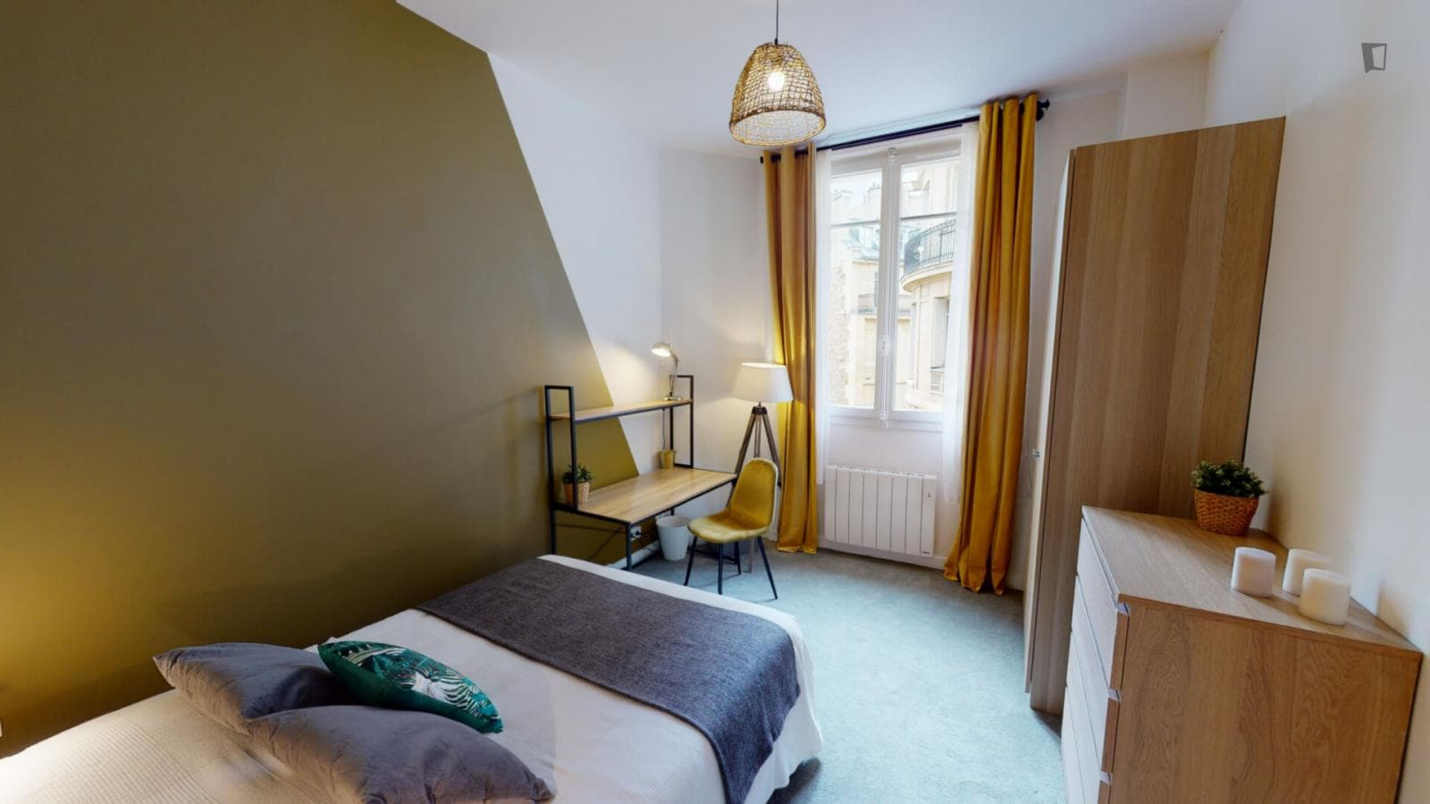 Elegant double bedroom in Plaine-Monceau photo 1
