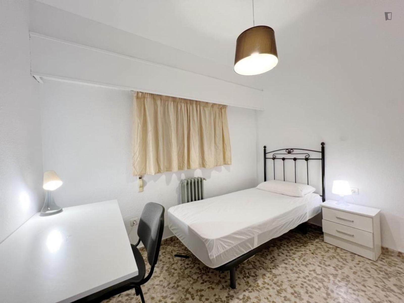 Cozy single bedroom in central Granada photo 1