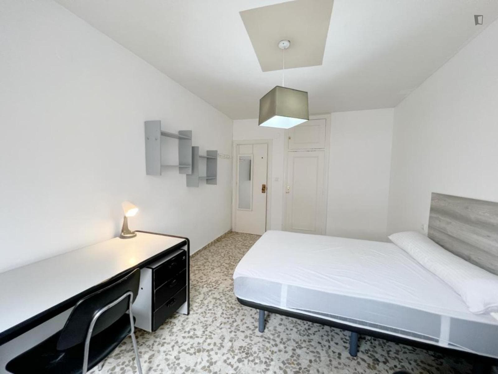 Nice double bedroom within a short walk to Granada city center photo 1