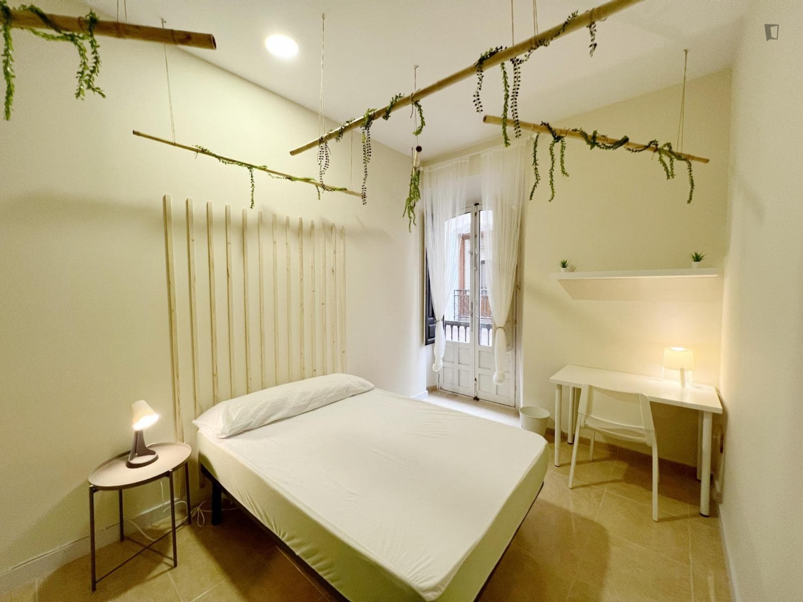 Cozy double bedroom with balcony close to Granada train station photo 1