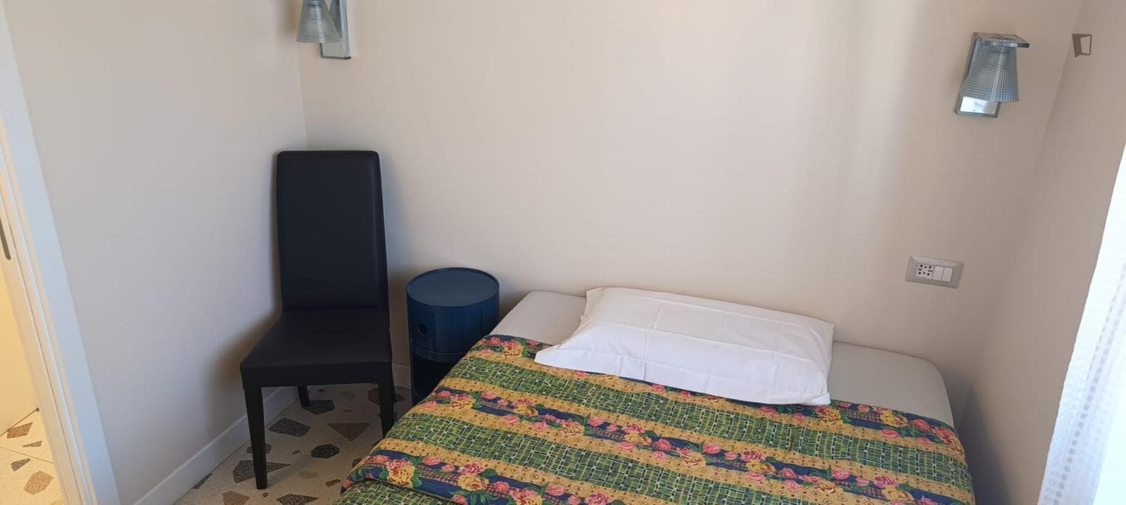 Bedroom in a modern apartment with terrace photo 1