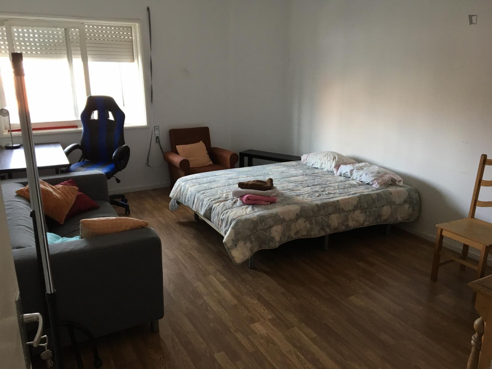 Spacious room with double bed at Bonfim near public transportation photo 1