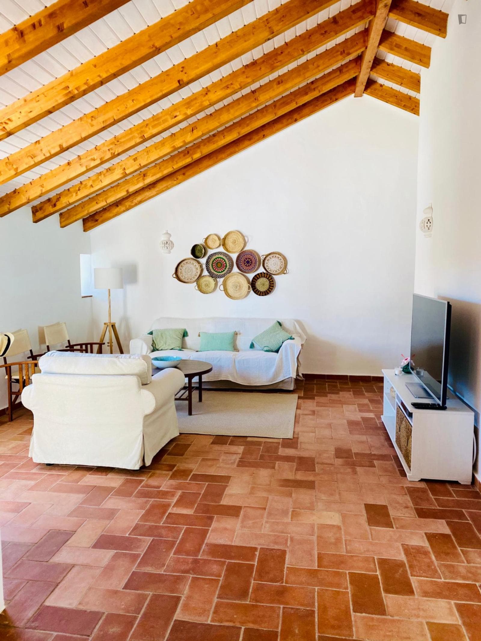4-bedroom house, with outdoor area photo 1