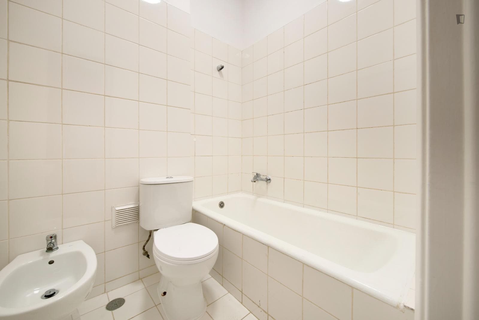 Pleasant single bedroom in Benfica photo 1