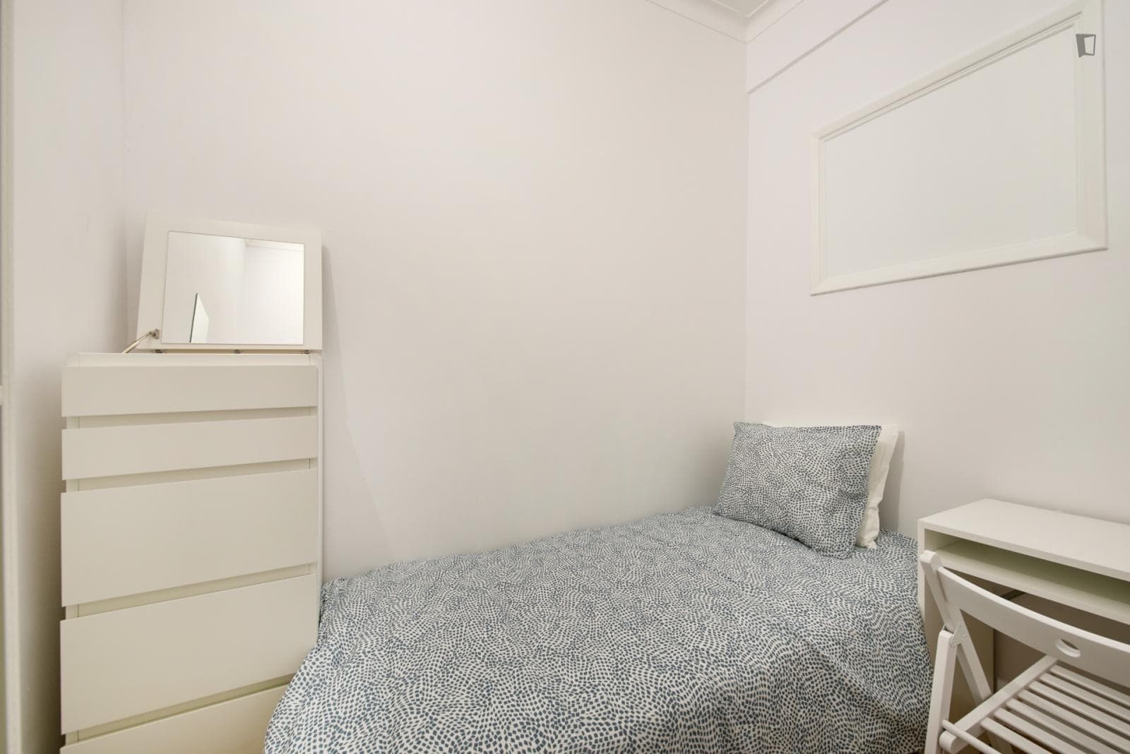 Homely single bedroom near Colombo shopping centre photo 1