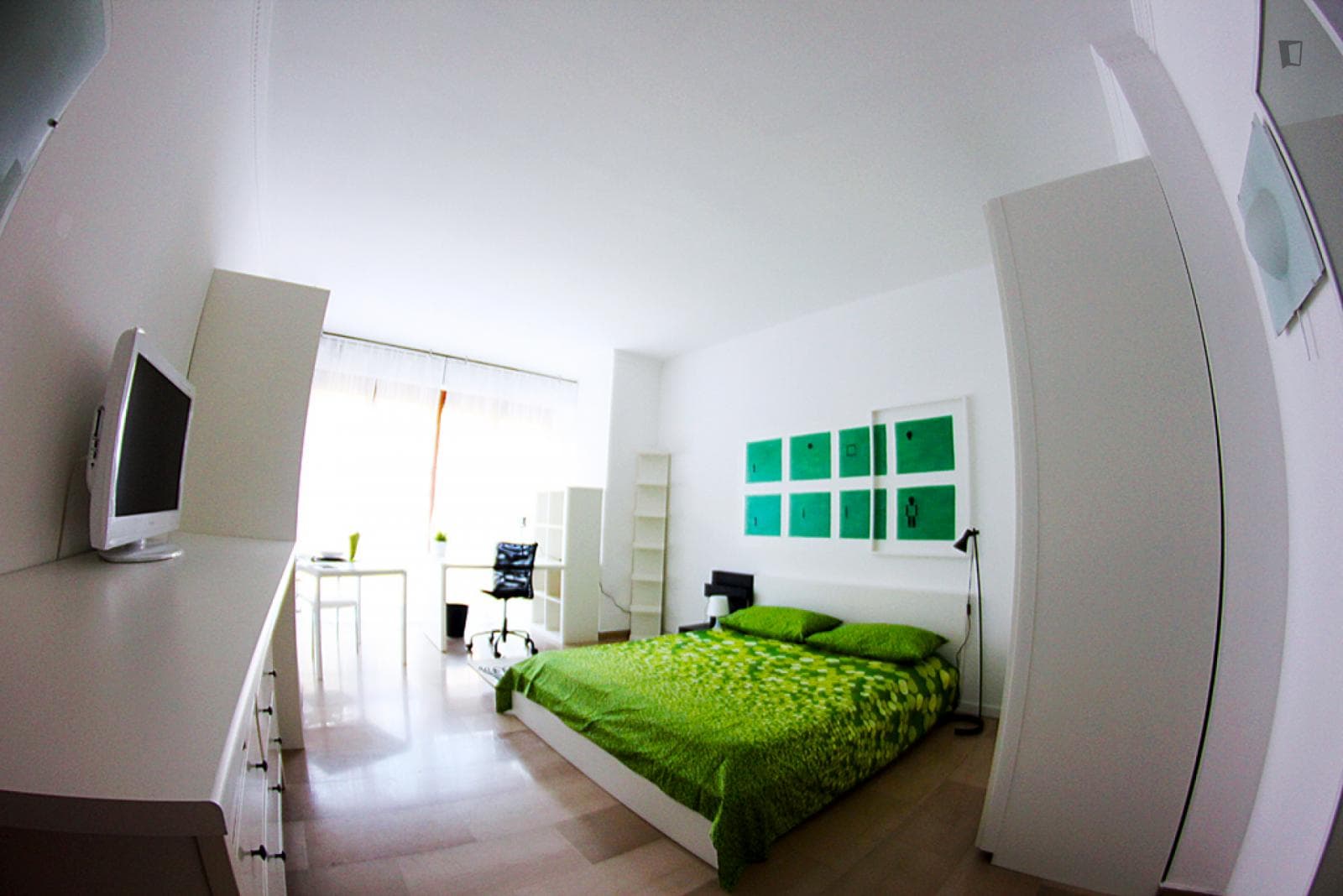 Pleasant double bedroom close to Zara metro station photo 1