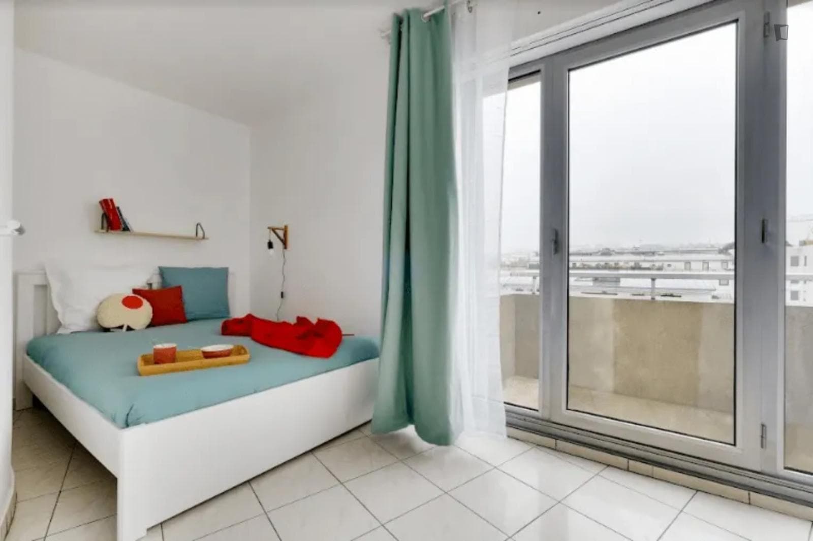 Breezy double bedroom with a balcony, in Jaurès photo 1