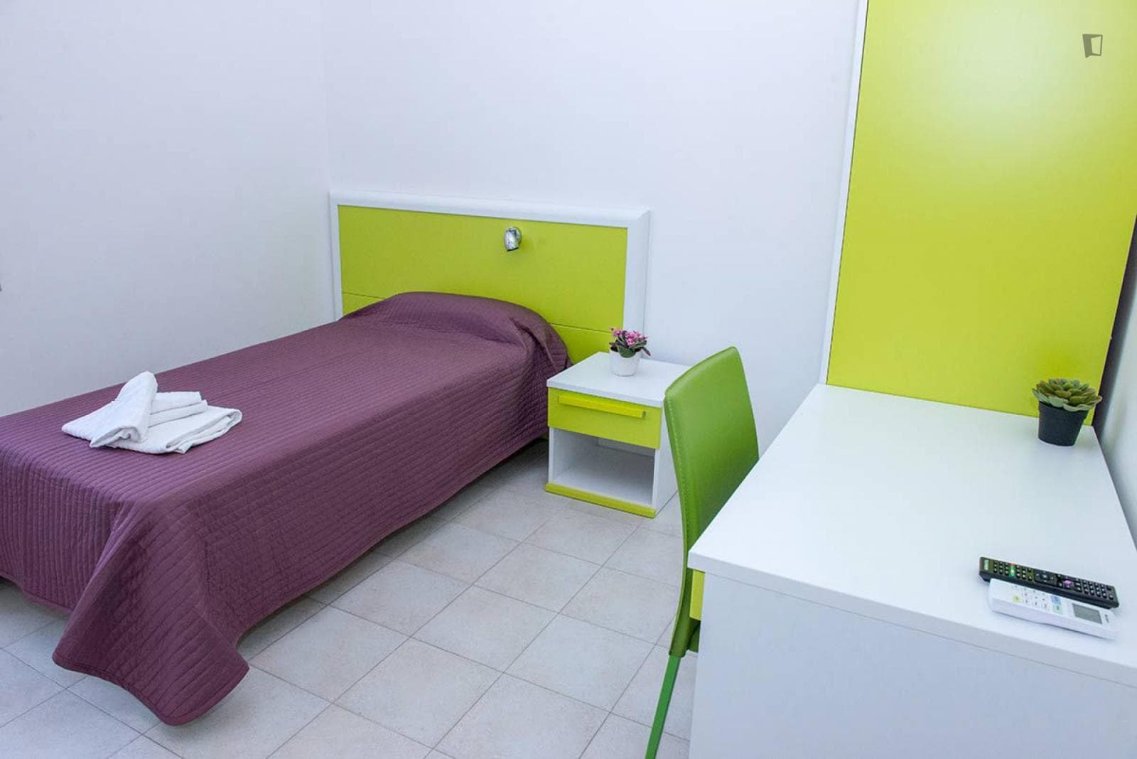 Single ensuite bedroom near Metro Jonio photo 1