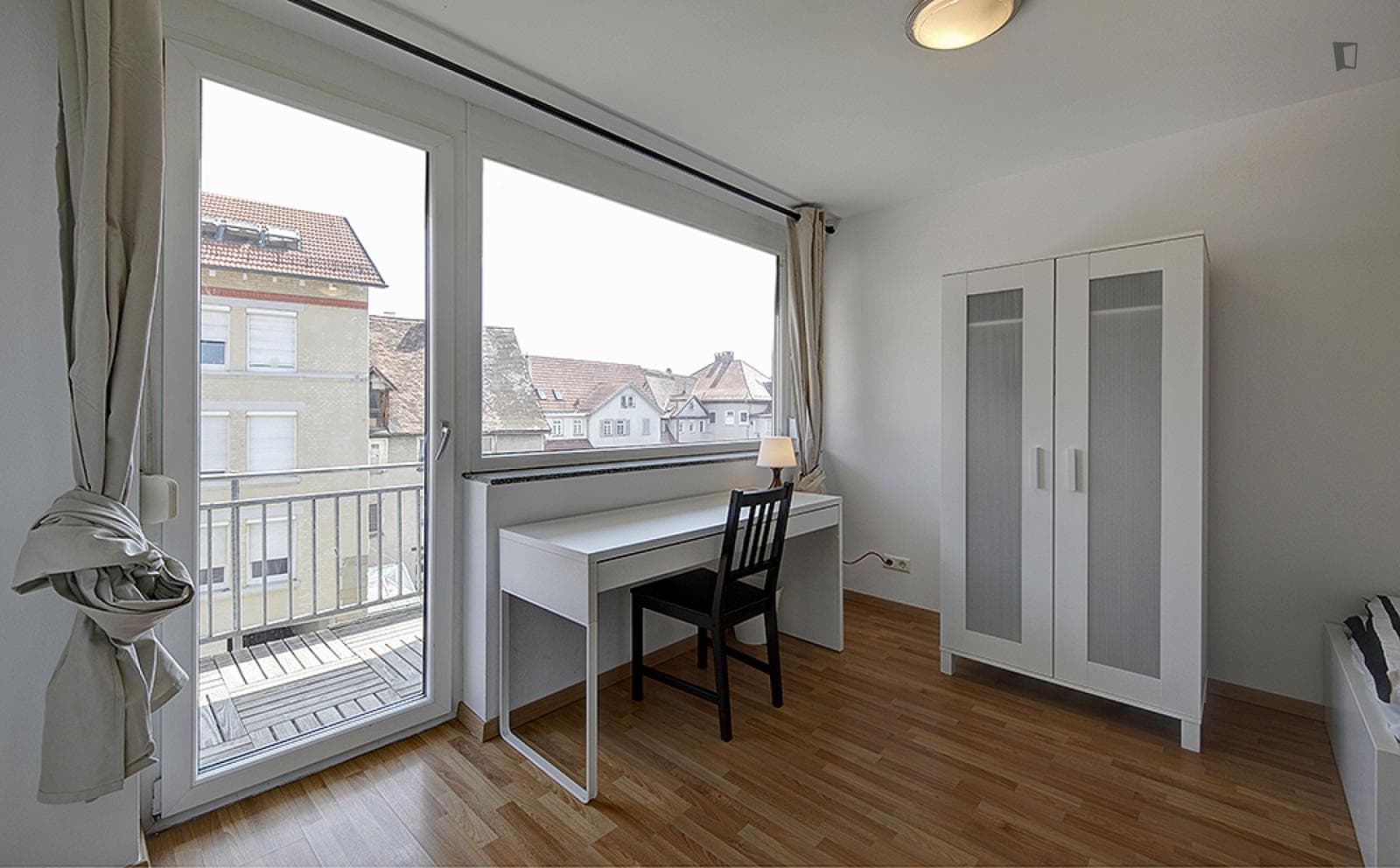 Snug single bedroom with a balcony, near the Rosensteinbrücke metro  photo 1