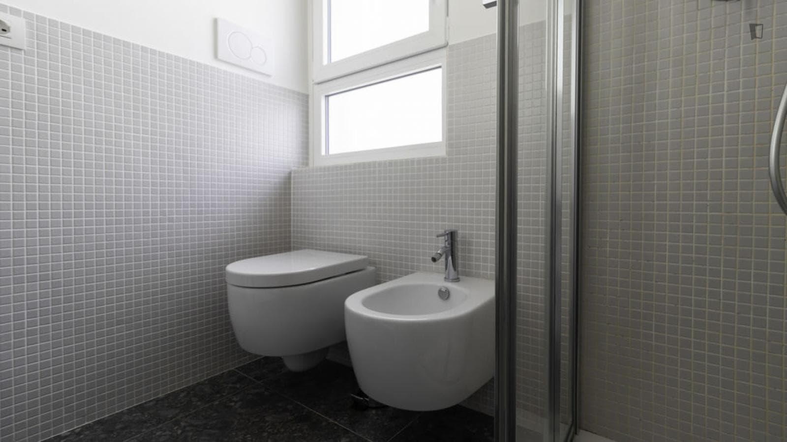 Very nice 1-bedroom apartment near the Gambara metro photo 1