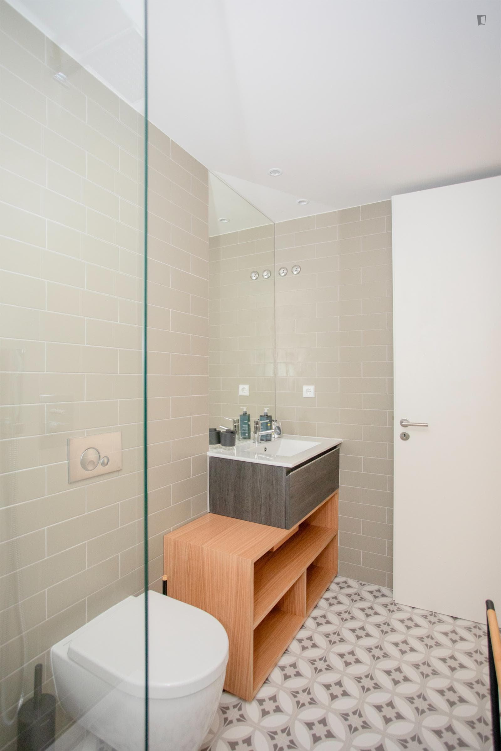 Splendid 1_Double Bedroom Apartment near to the Jardim Marques de Oliveira photo 1