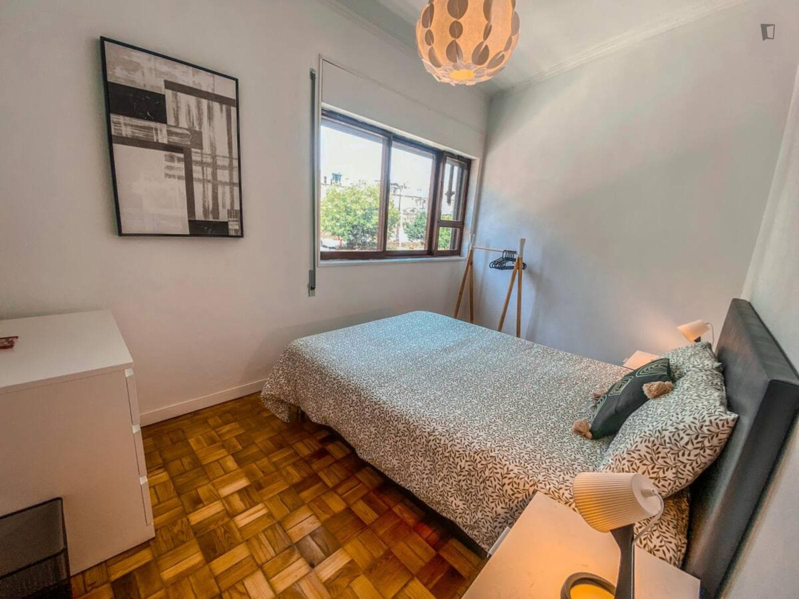 Attractive double bedroom next to Campanhã train station photo 1