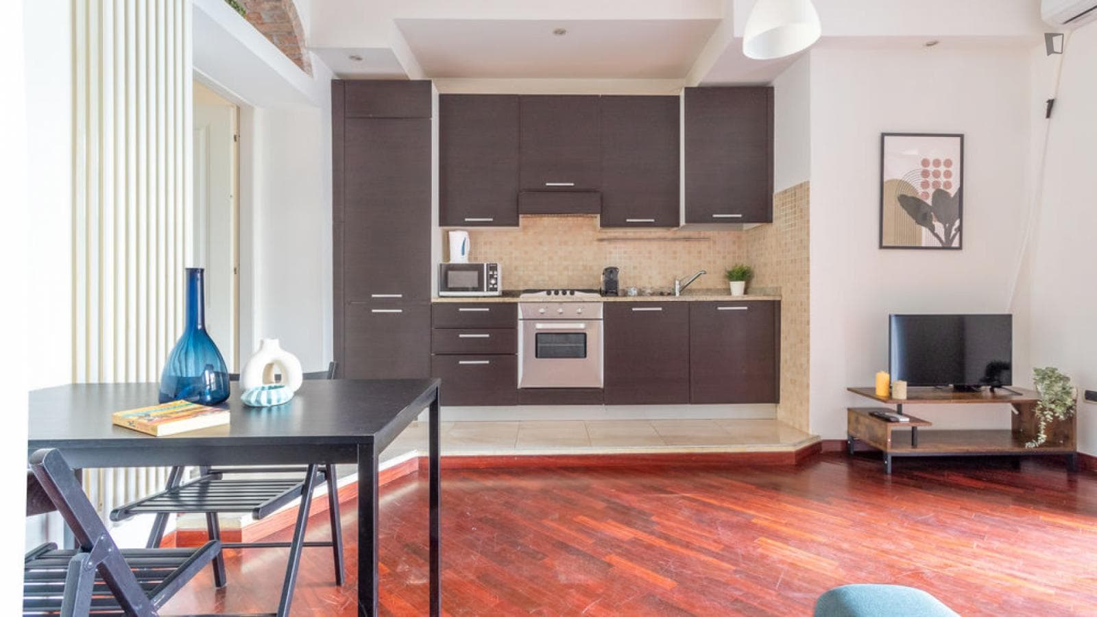 Colourful 1-bedroom apartment near the Pasteur metro  photo 1