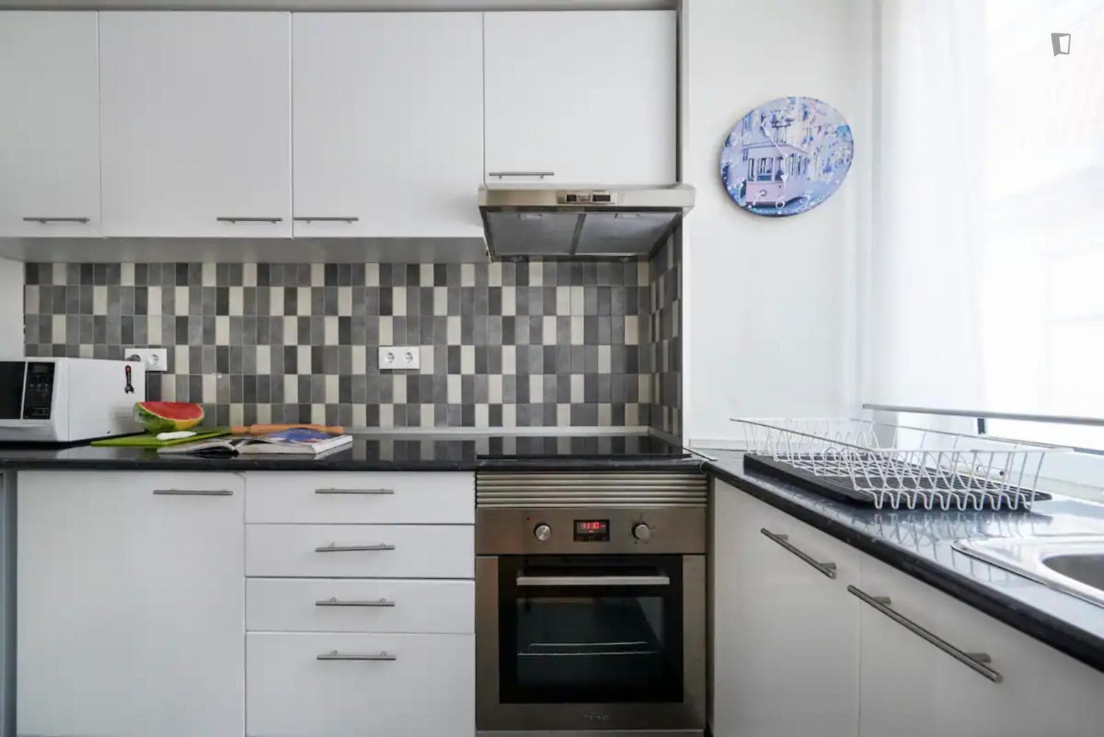 Beautiful 2-bedroom flat next to Avenida da Liberdade photo 1