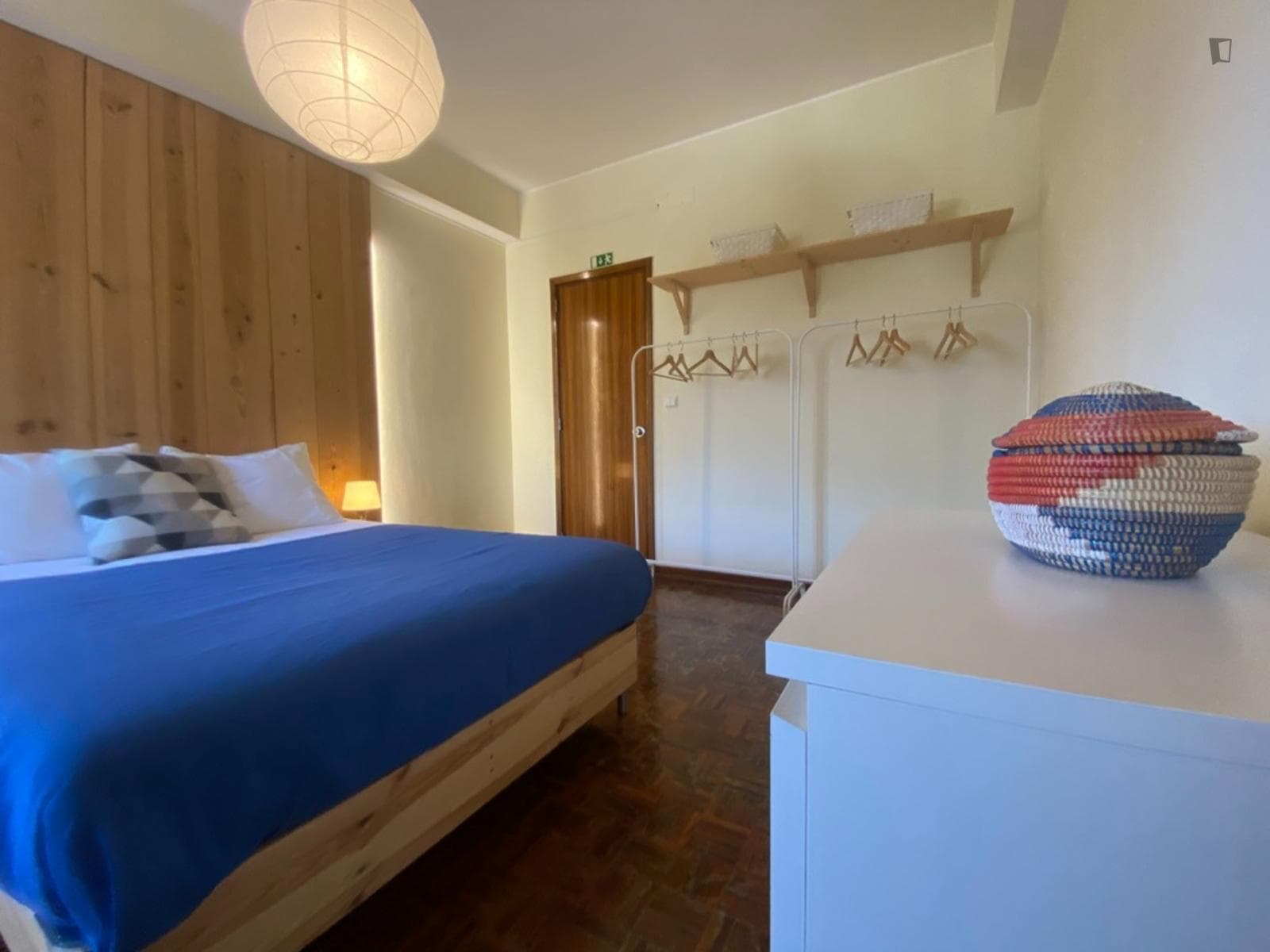 Lovely double bedroom in a 7-bedroom flat photo 1