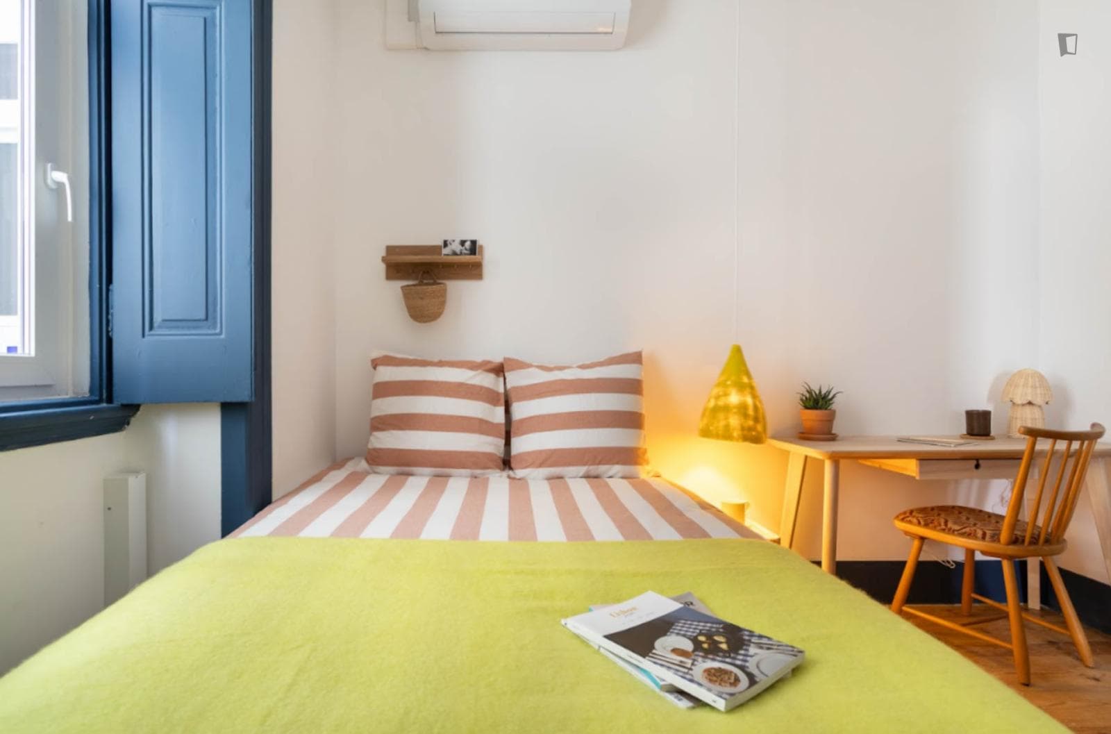 Luminous double bedroom in Anjos photo 1