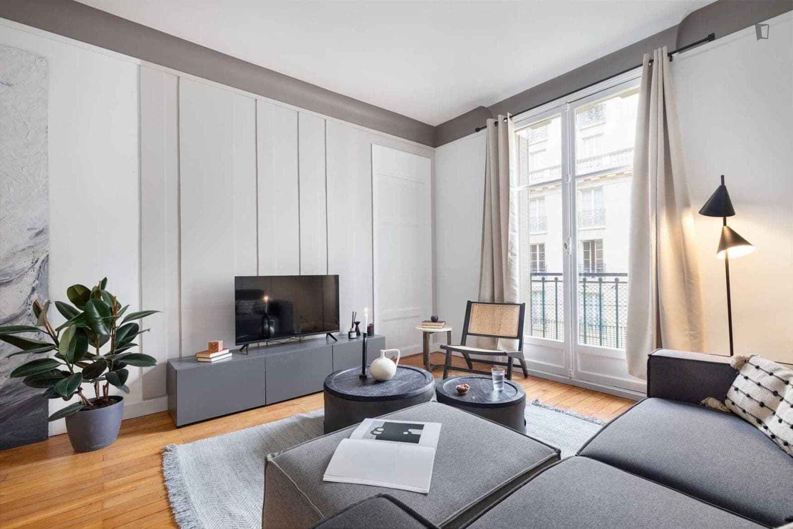 Spacious 2-Bedroom Apartment in Neuilly-Sur-Seine photo 1