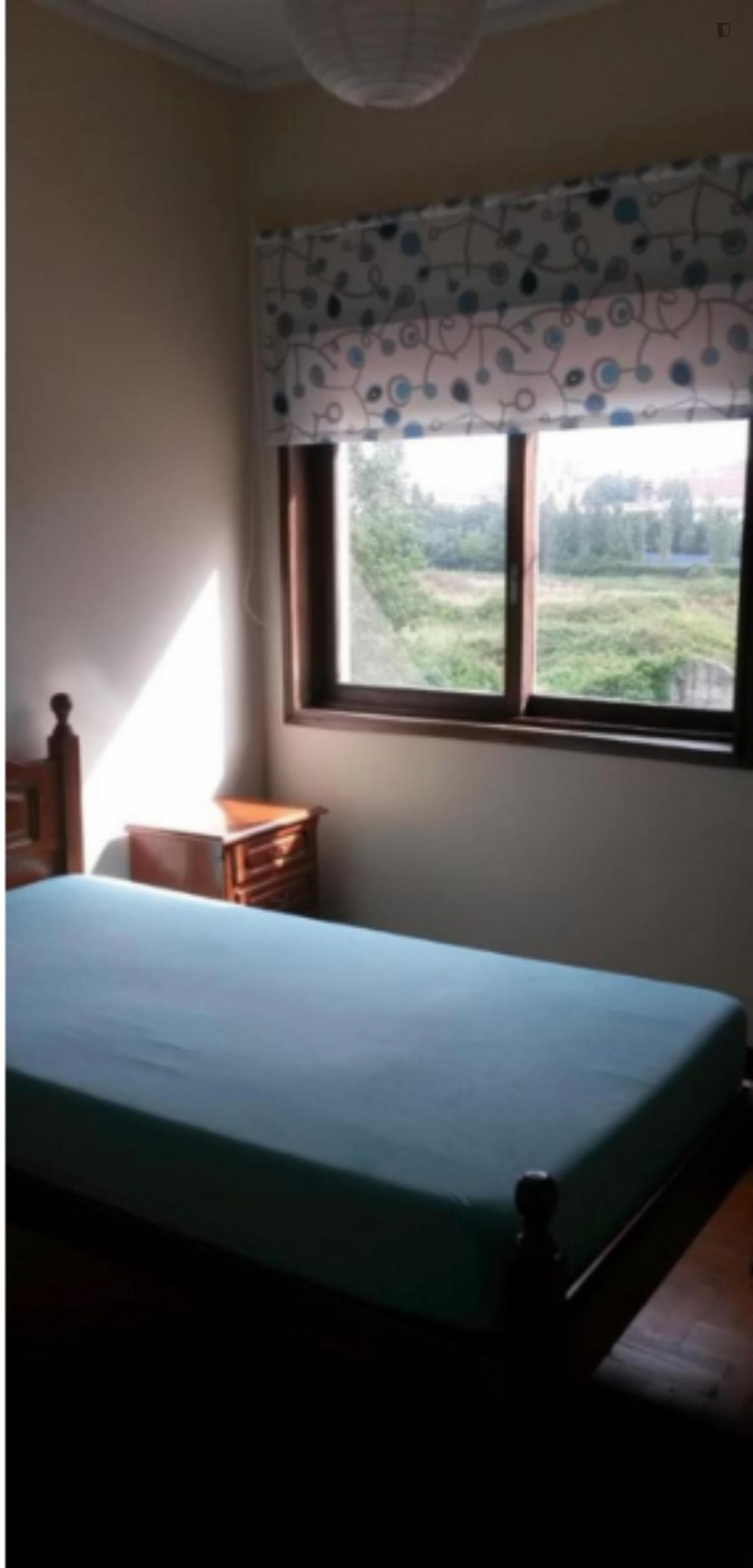 Single Bedroom close to FEP, FEUP, ISEP, FADEUP, FMUP, ESE and H.S. João photo 1