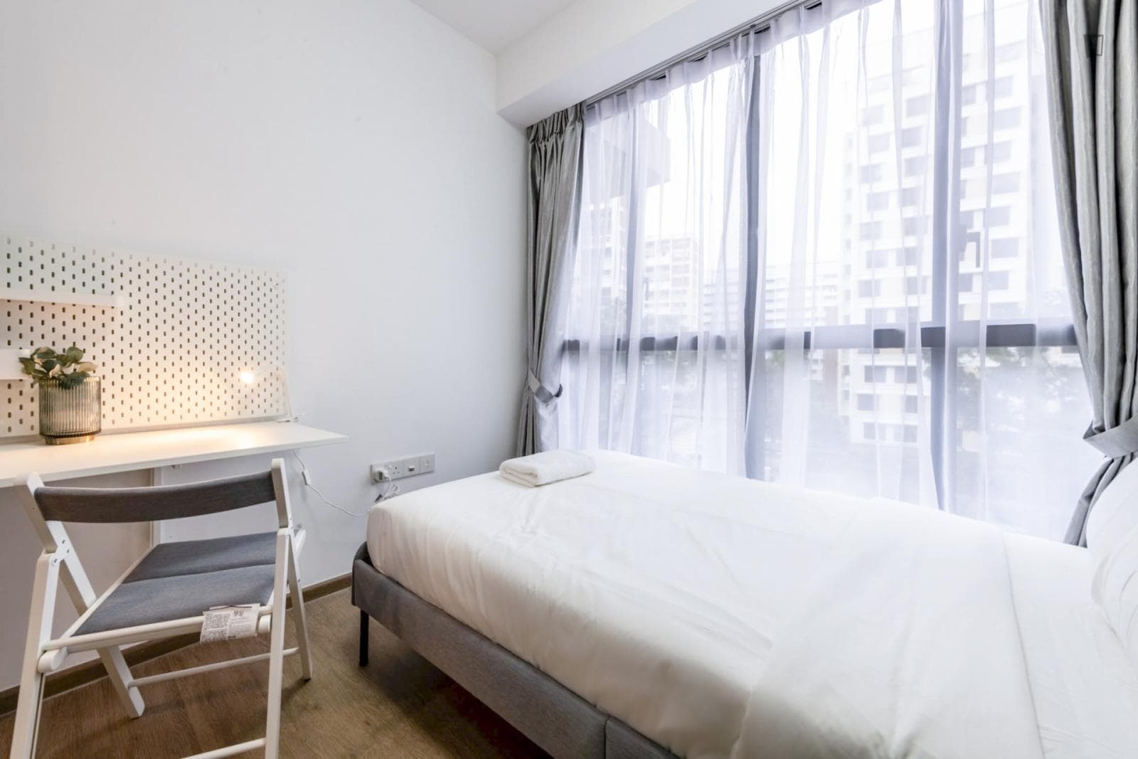 Pleasant double bedroom in Serangoon photo 1