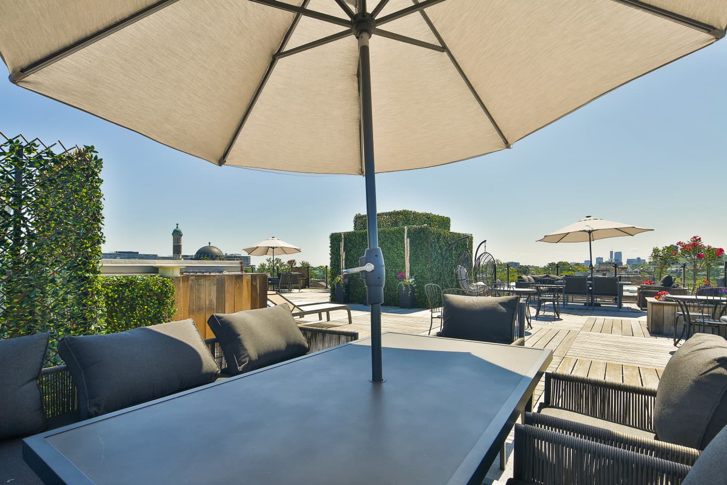 Stunning Stylish Complex w/ Terrace 1 mile away from Saint-Viateur Park photo 1