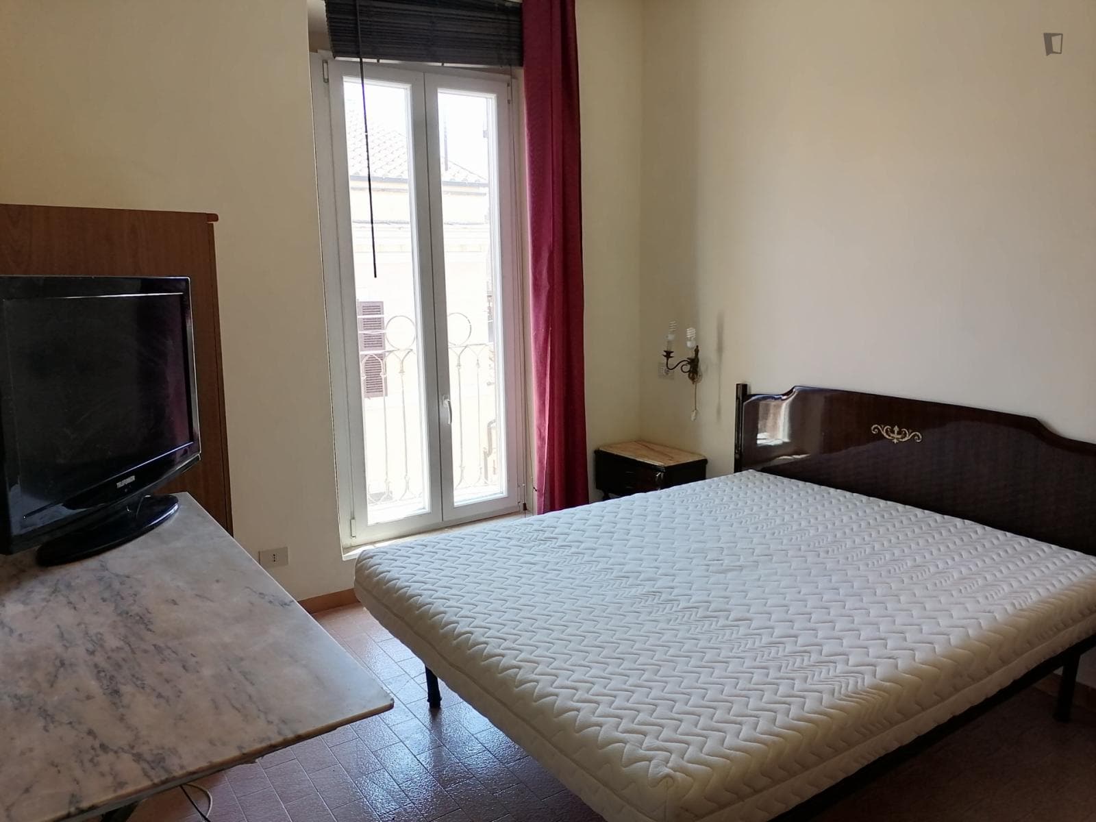 One bedroom apartment midway between central station Termini and Colosseo photo 1